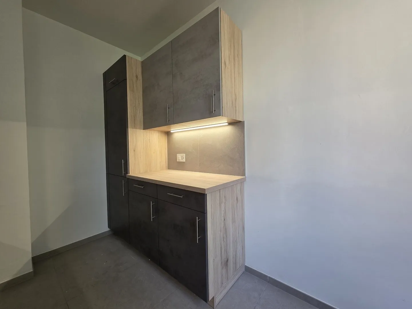 Appartamento ristrutturato con 3 stanze al 1° Ovest - Foto 2 di 9