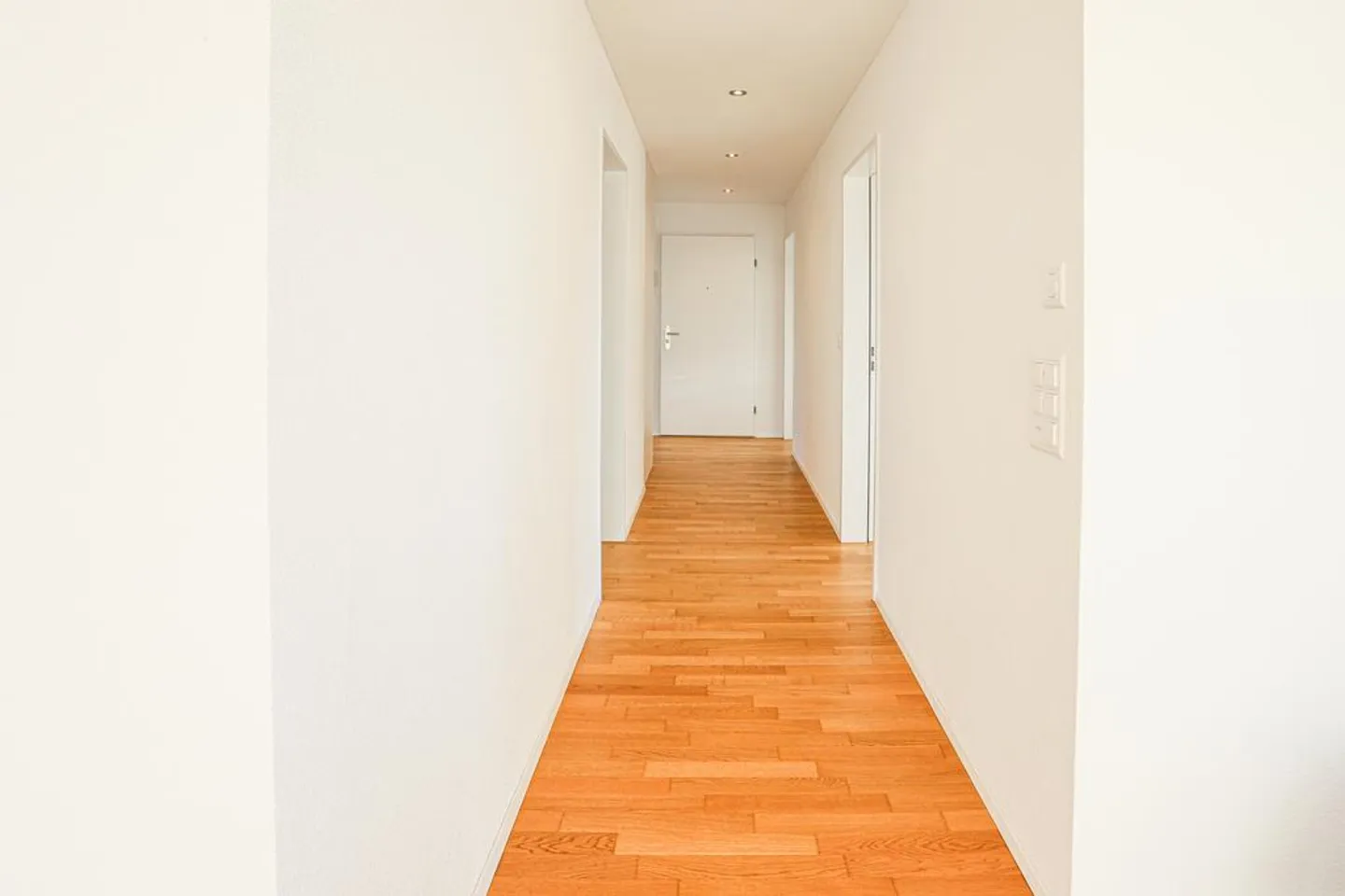 Appartamento attico luminoso con grande terrazza - Foto 4 di 9