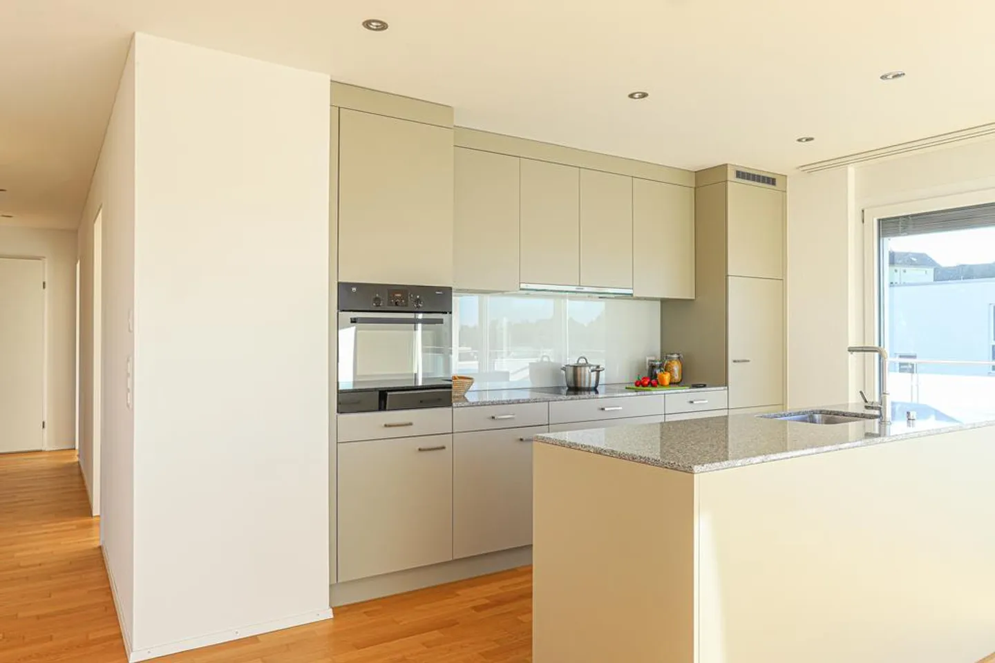 Appartamento attico luminoso con grande terrazza - Foto 2 di 9