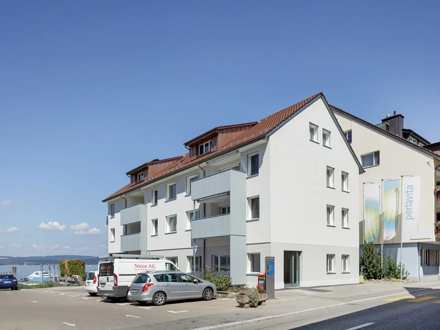 Living Directly by the Lake - Photo 3 of 11