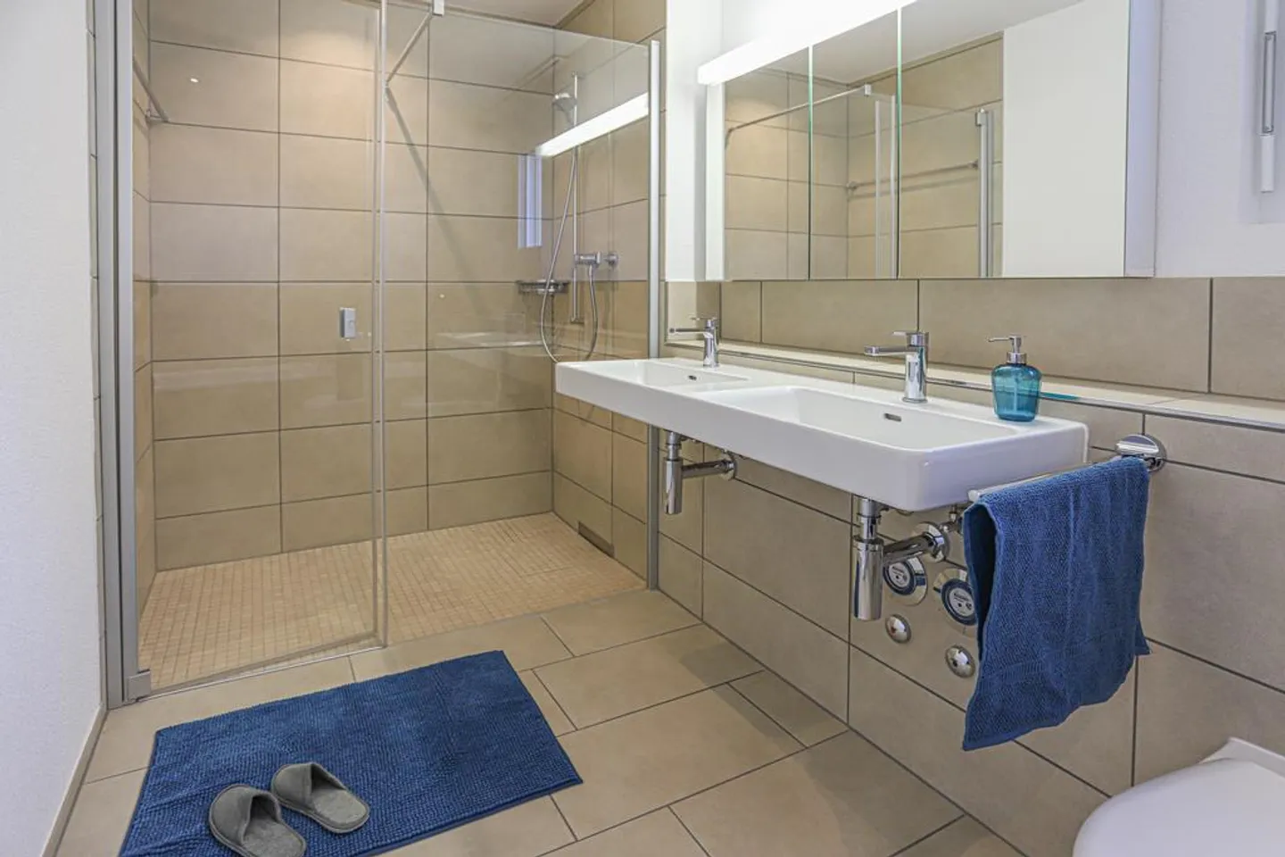 Appartamento attico luminoso con grande terrazza - Foto 6 di 9