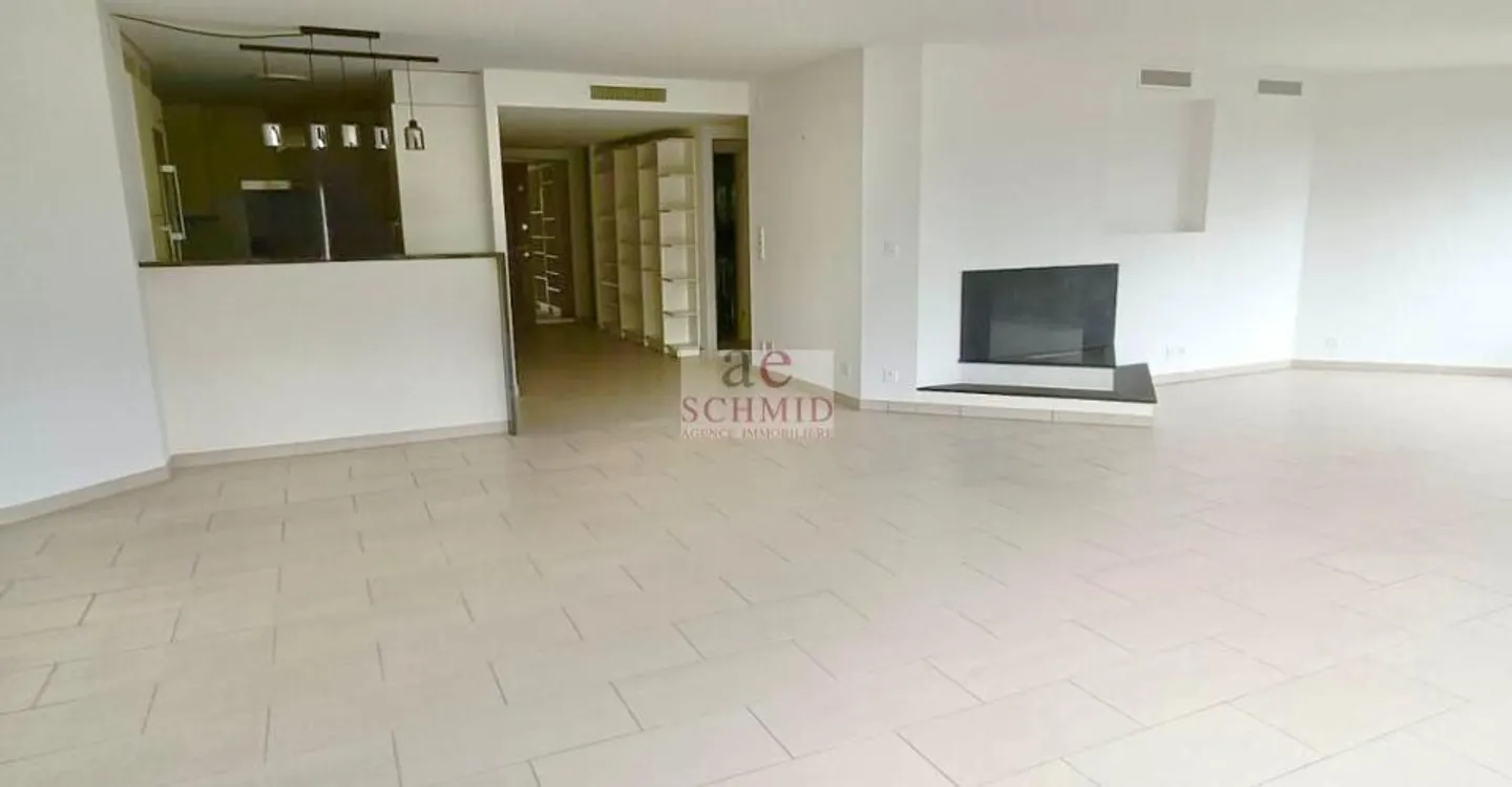 Appartement Magnifique avec Vue Lac - Photo 4 sur 11