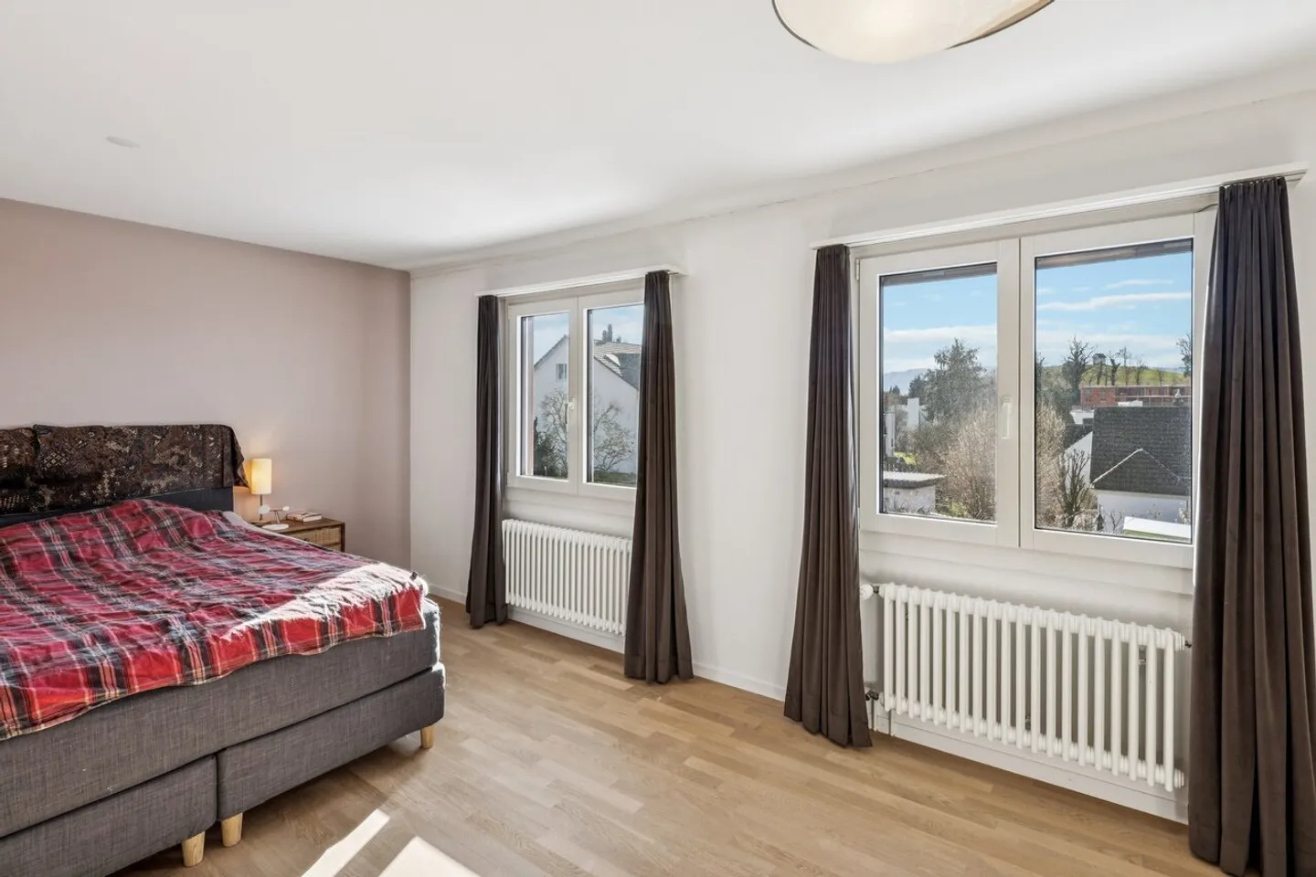 Sunny Family Gem with Conservatory and Idyllic Garden - Photo 5 of 10