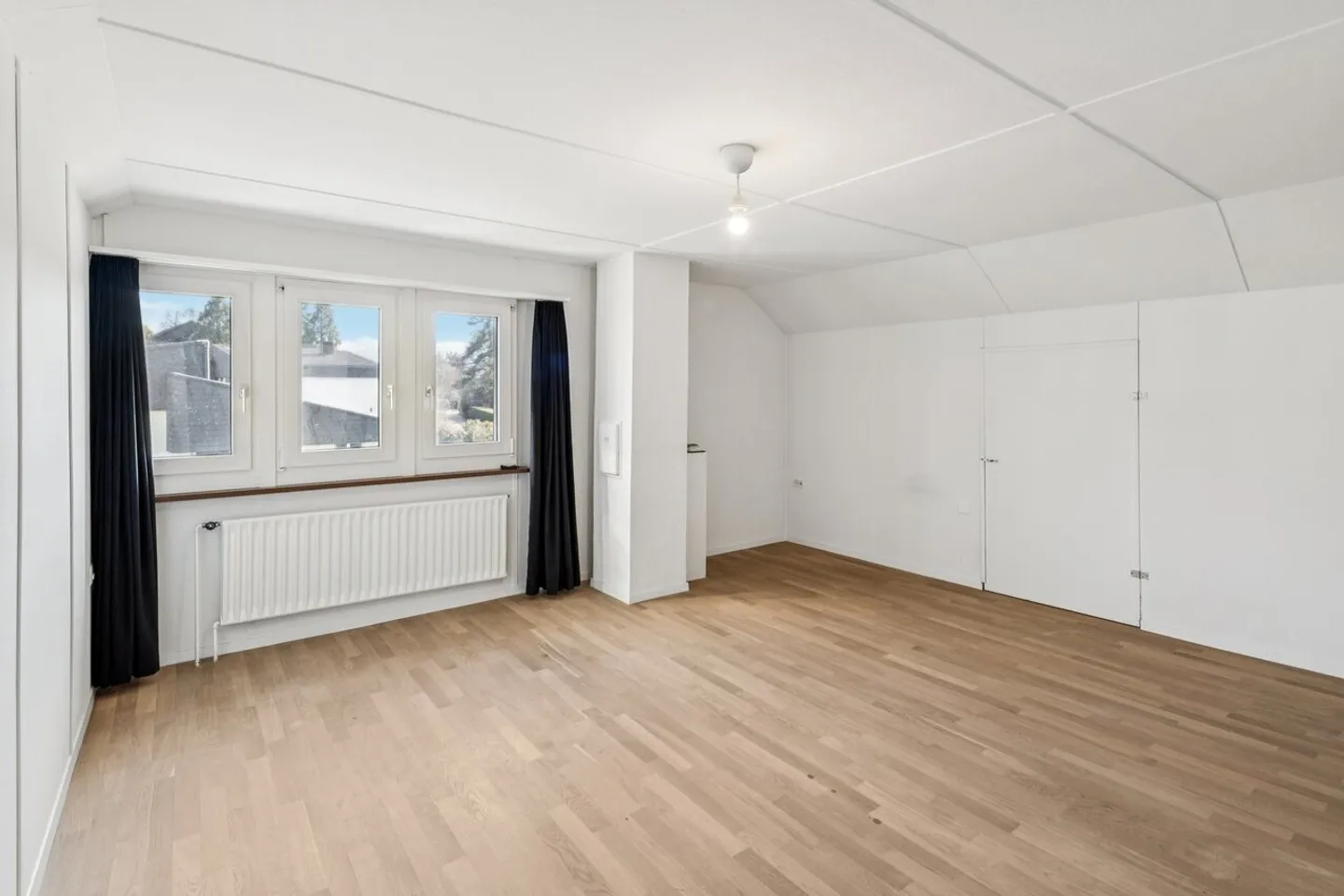 Sunny Family Gem with Conservatory and Idyllic Garden - Photo 6 of 10