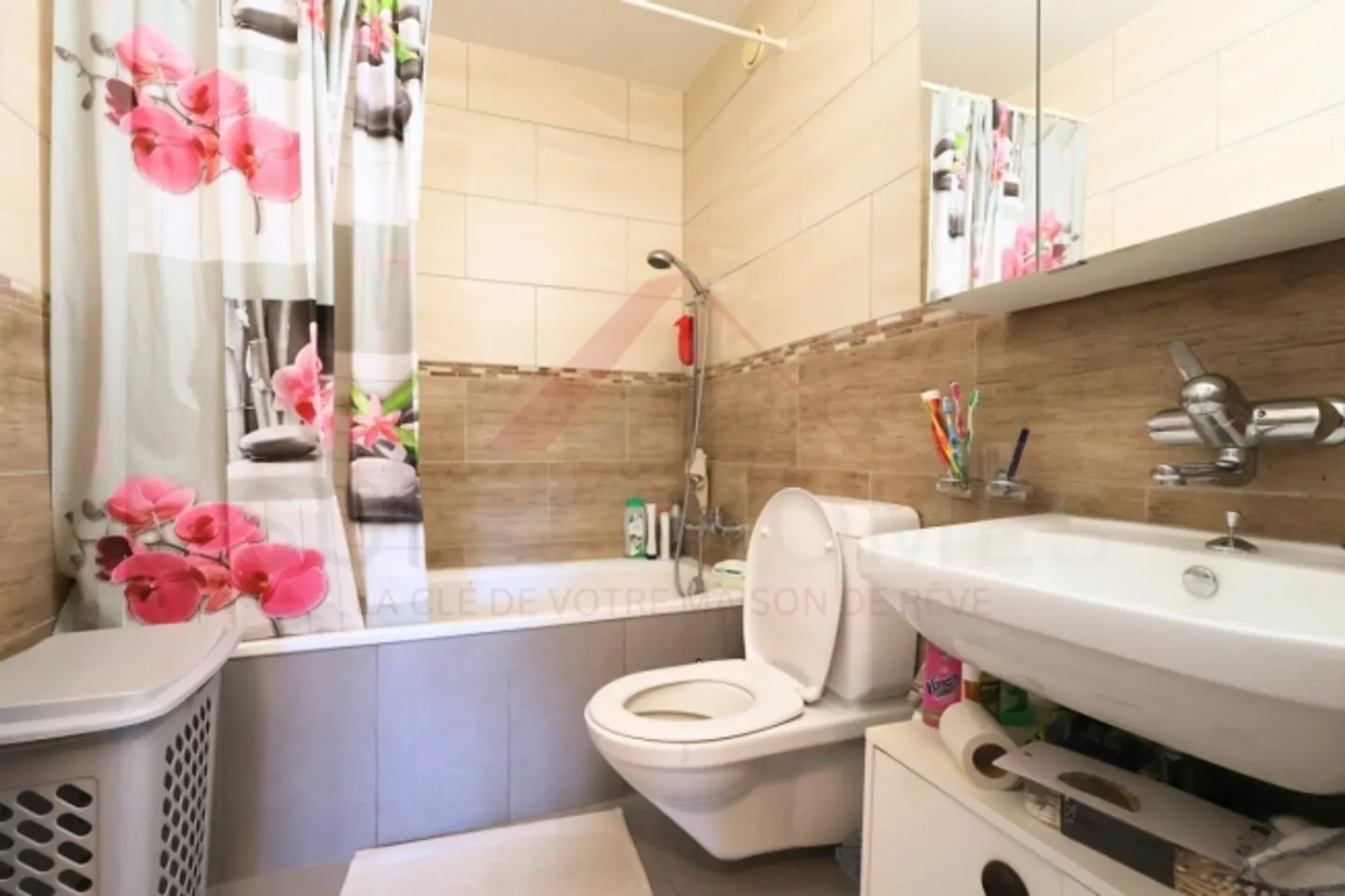 „Delémont - Renovierte 3,5 Zimmer (85 m²) im 5. Stock mit sonniger Terrasse, Panoramablick und Dreifachverglasung 2024“ - Foto 8 von 9