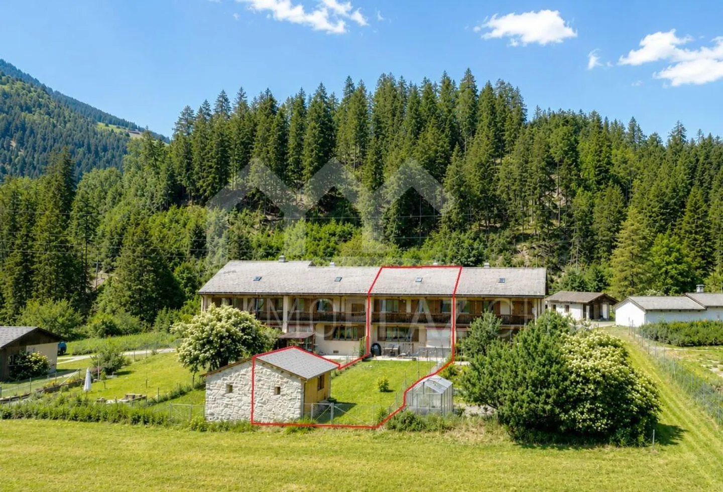 4½ Room Terraced House with Large Garden and Beautiful Valley and Mountain View - Photo 2 of 7