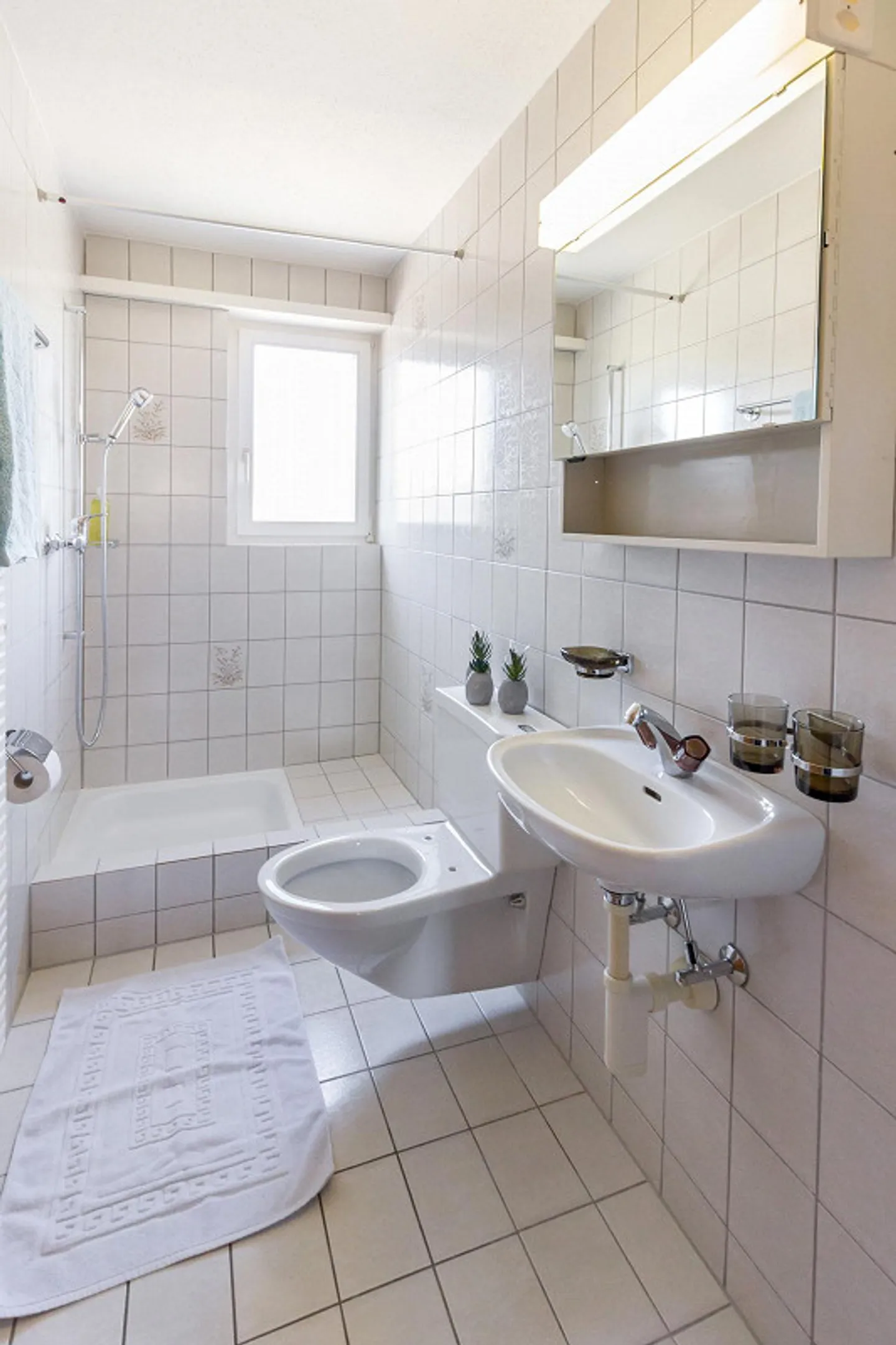 Spacious apartment in a sunny location - Photo 2 of 8