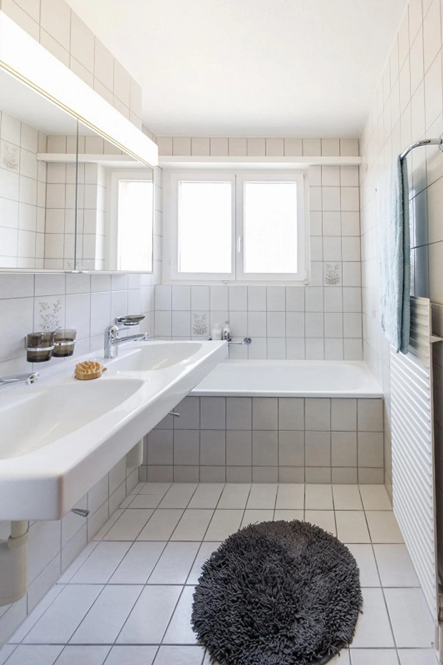 Spacious apartment in a sunny location - Photo 3 of 8