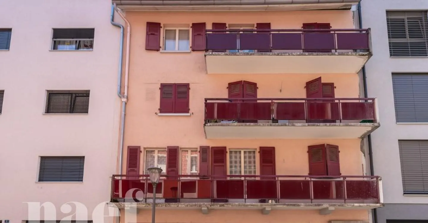 Mixed-use building consisting of a commercial space and 4 apartments in the city center of Monthey - Photo 2 of 13