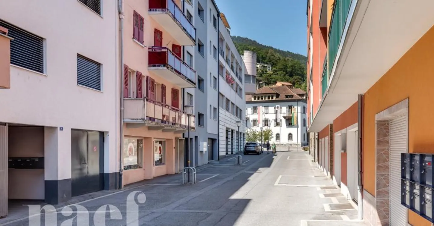 Mixed-use building consisting of a commercial space and 4 apartments in the city center of Monthey - Photo 4 of 13