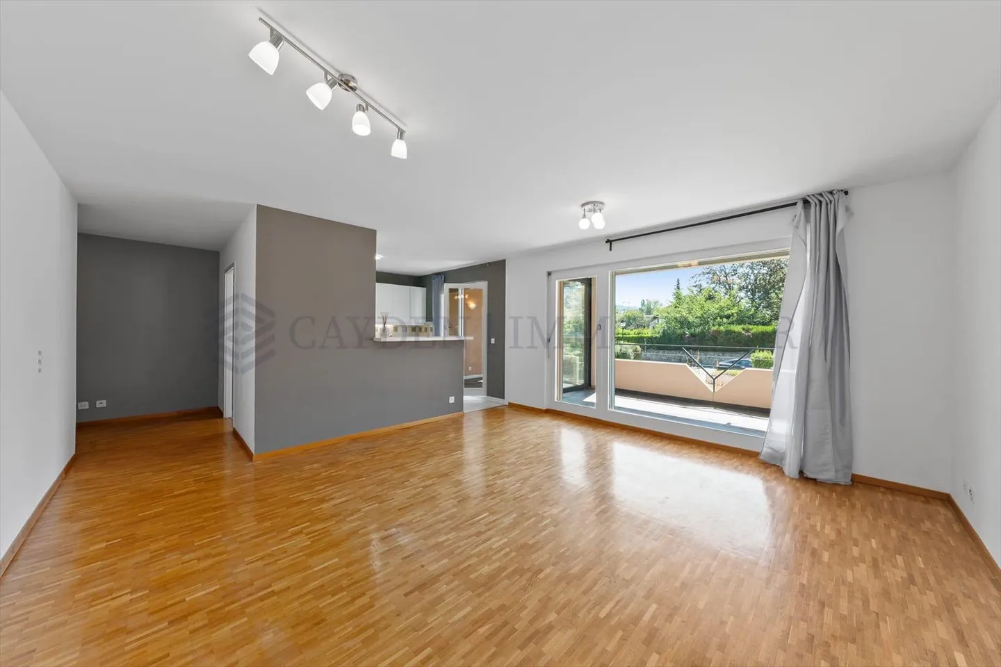 Bright four-room apartment very well located - Photo 3 of 7