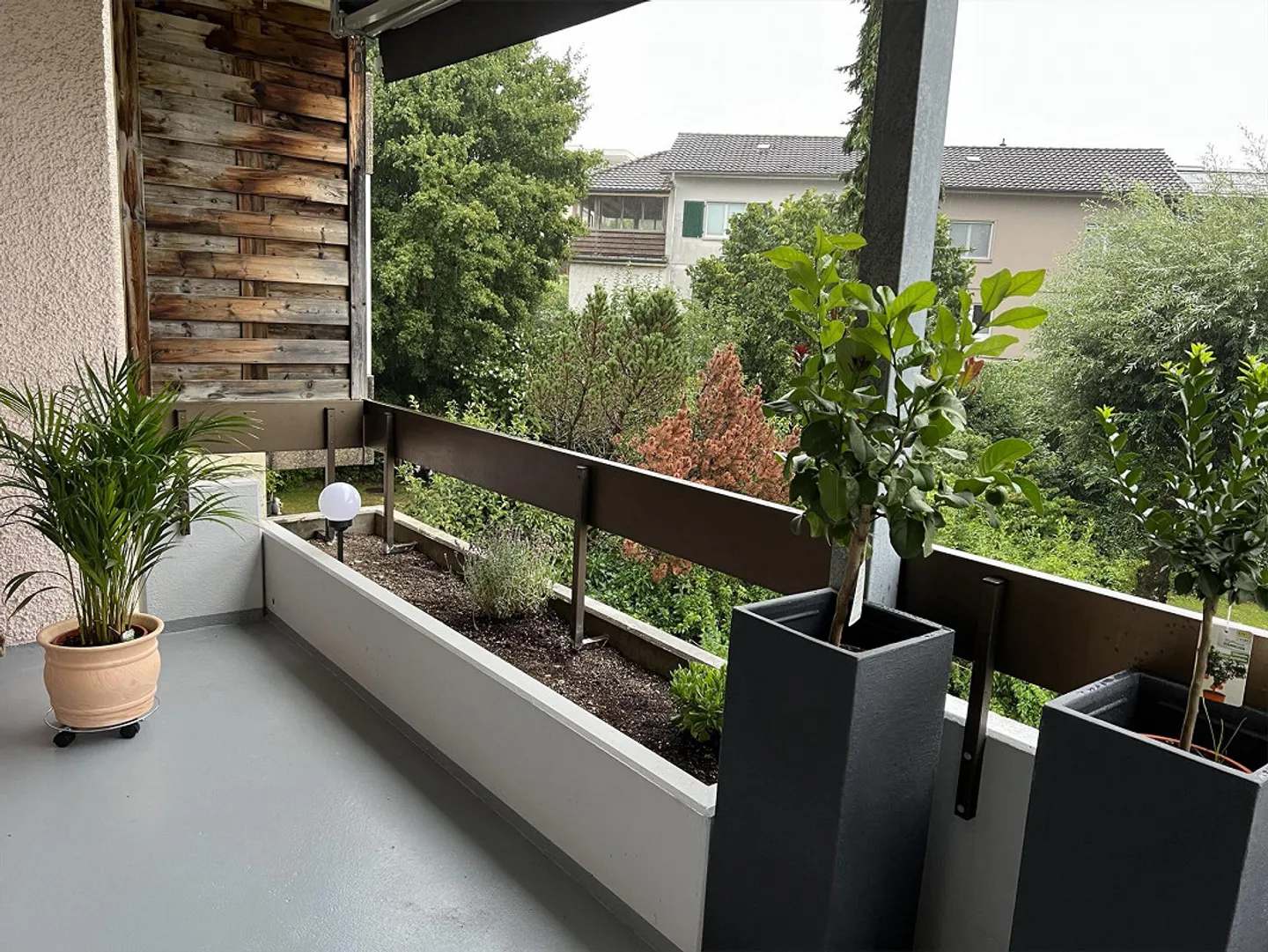 Sunny fully renovated 4.5 room apartment in a quiet location - Photo 1 of 10