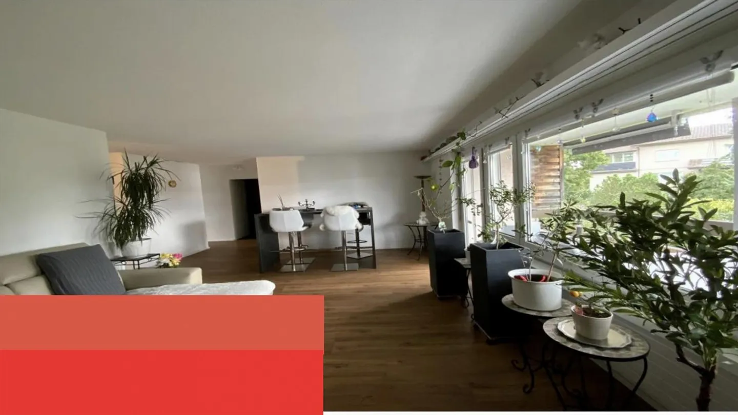 Sunny fully renovated 4.5 room apartment in a quiet location - Photo 3 of 10