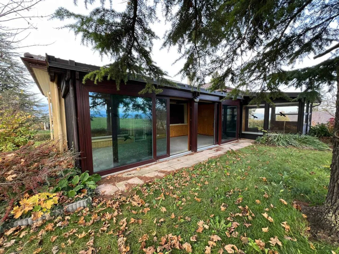 Magnifique villa individuelle de 5½ avec vue dégagée, grand jardin verdoyant et places de parc - Photo 8 sur 12