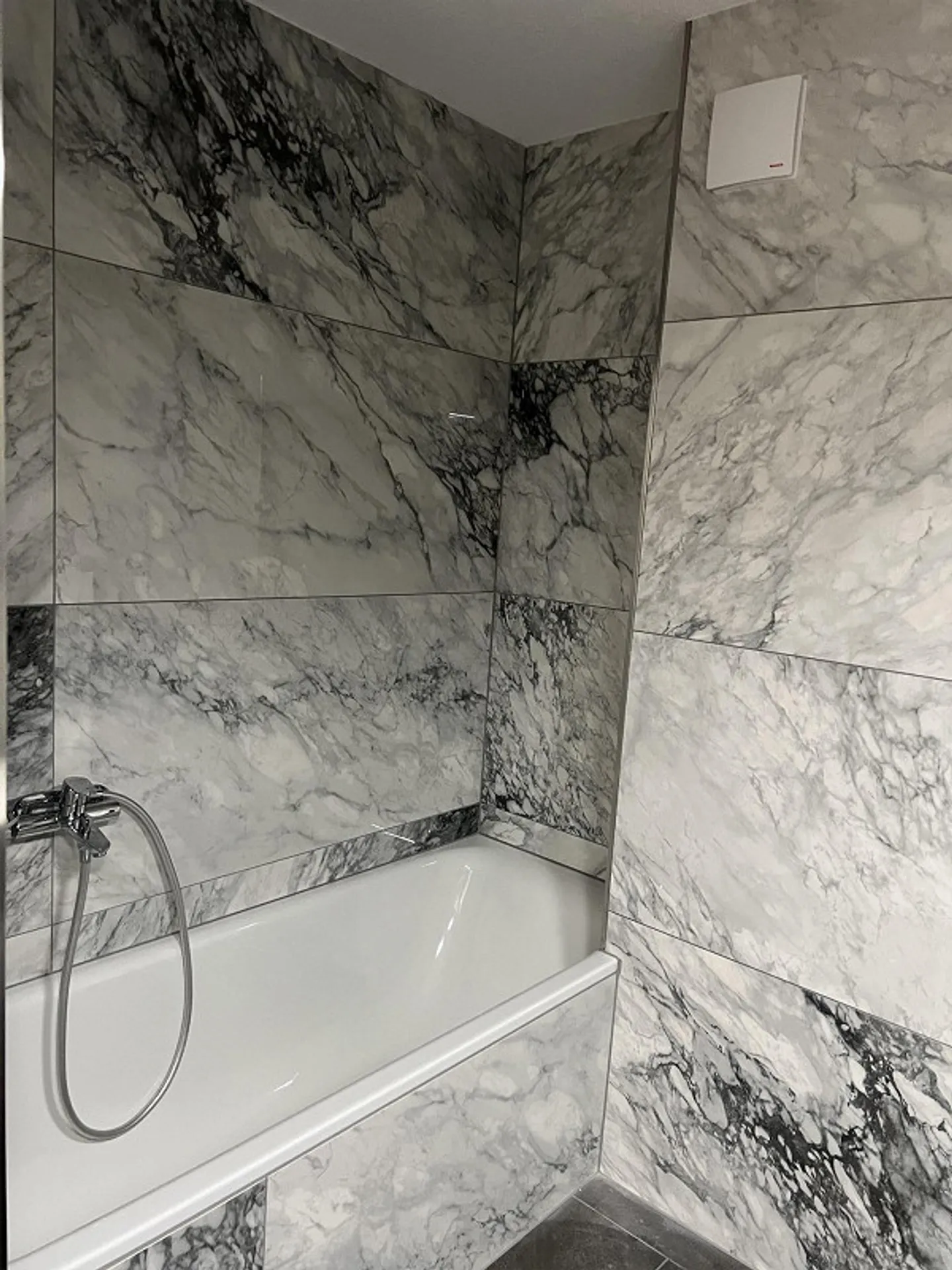 Sunny fully renovated 4.5 room apartment in a quiet location - Photo 7 of 10