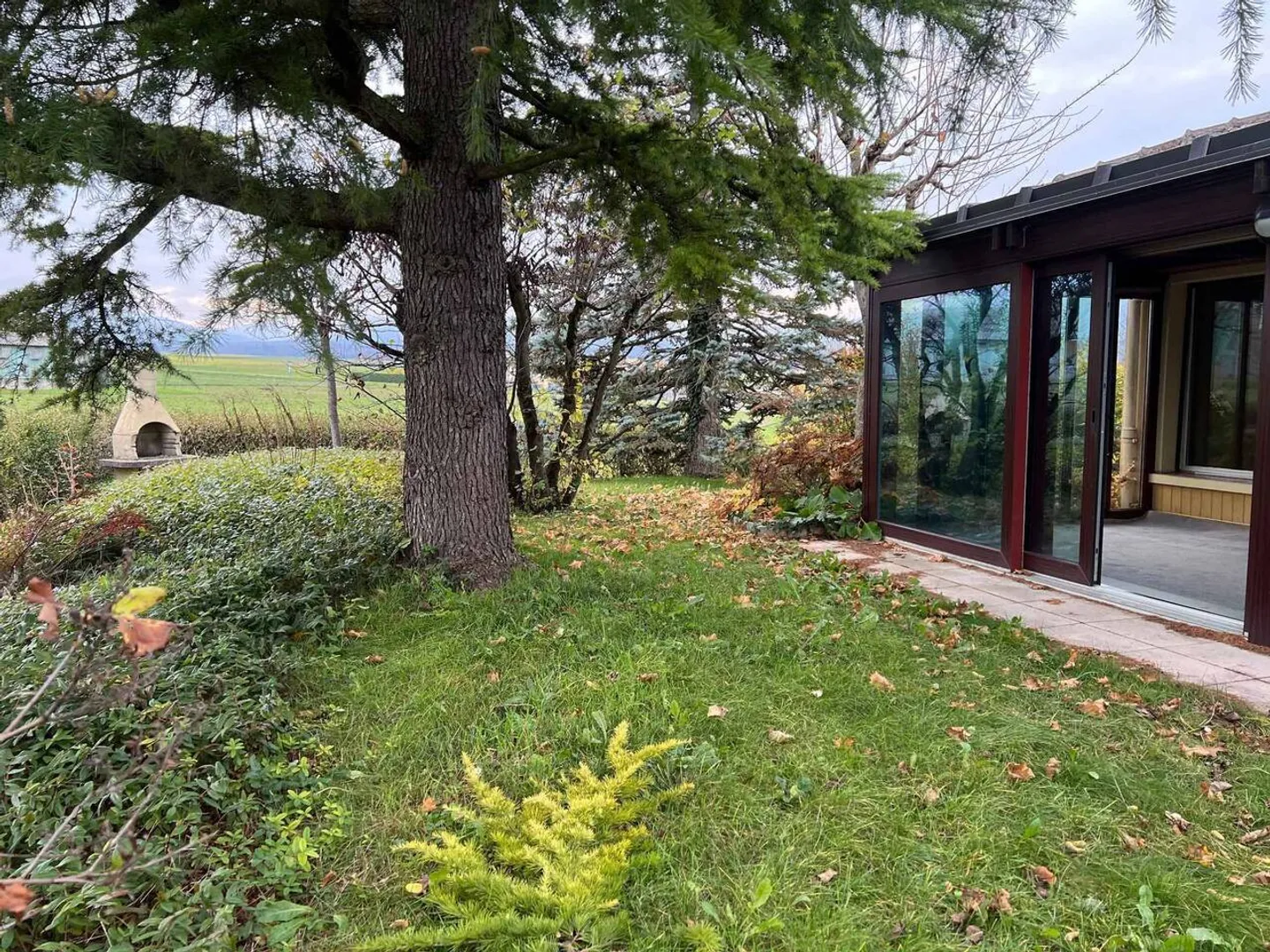 Magnifique villa individuelle de 5½ avec vue dégagée, grand jardin verdoyant et places de parc - Photo 9 sur 12