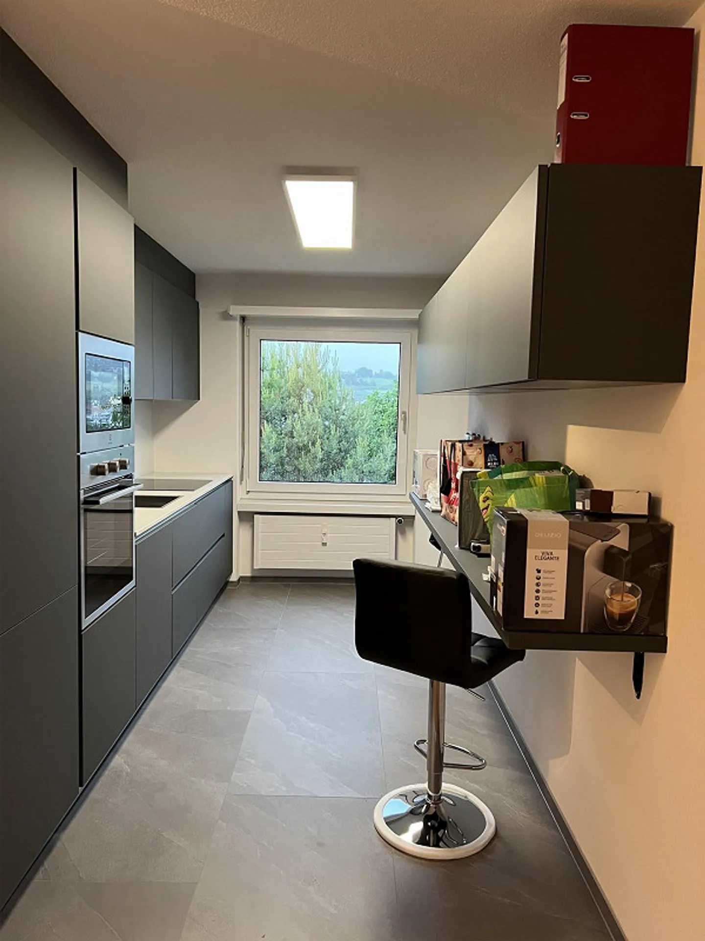 Sunny fully renovated 4.5 room apartment in a quiet location - Photo 4 of 10