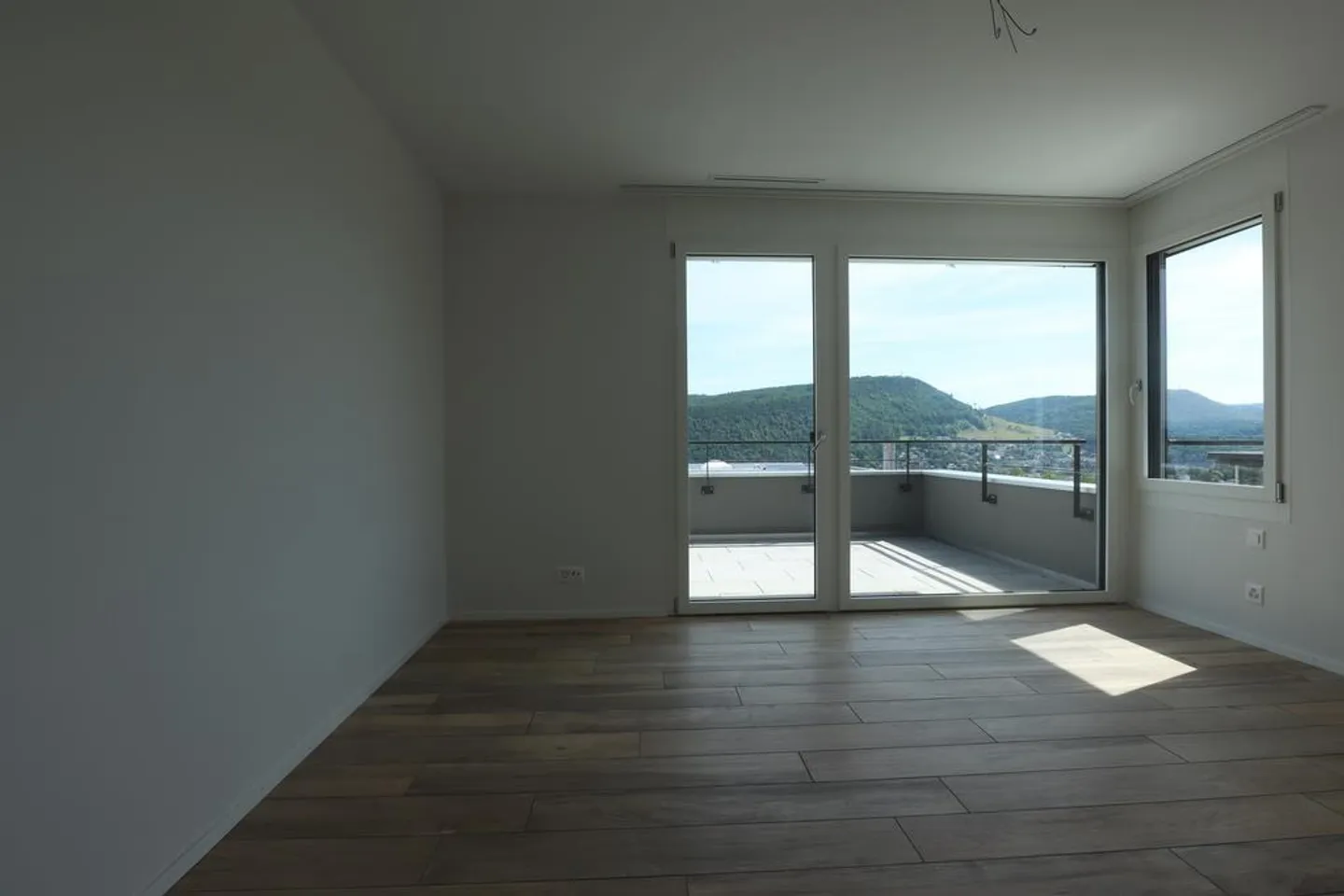 Moderno appartamento attico di 2,5 stanze a Liestal con grande terrazza - Foto 6 di 9