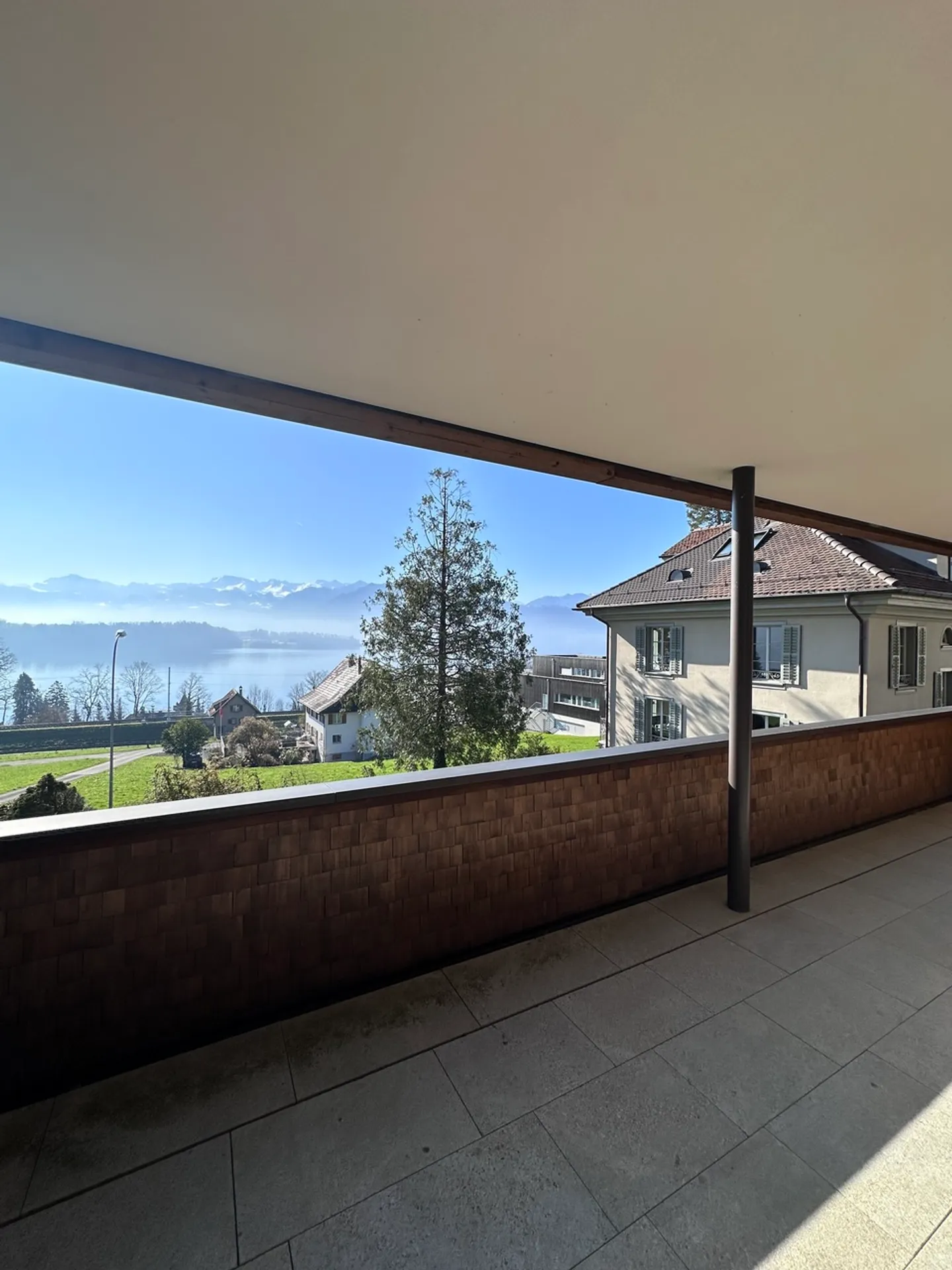 Elegante Wohnung mit Seesicht - Foto 2 von 14