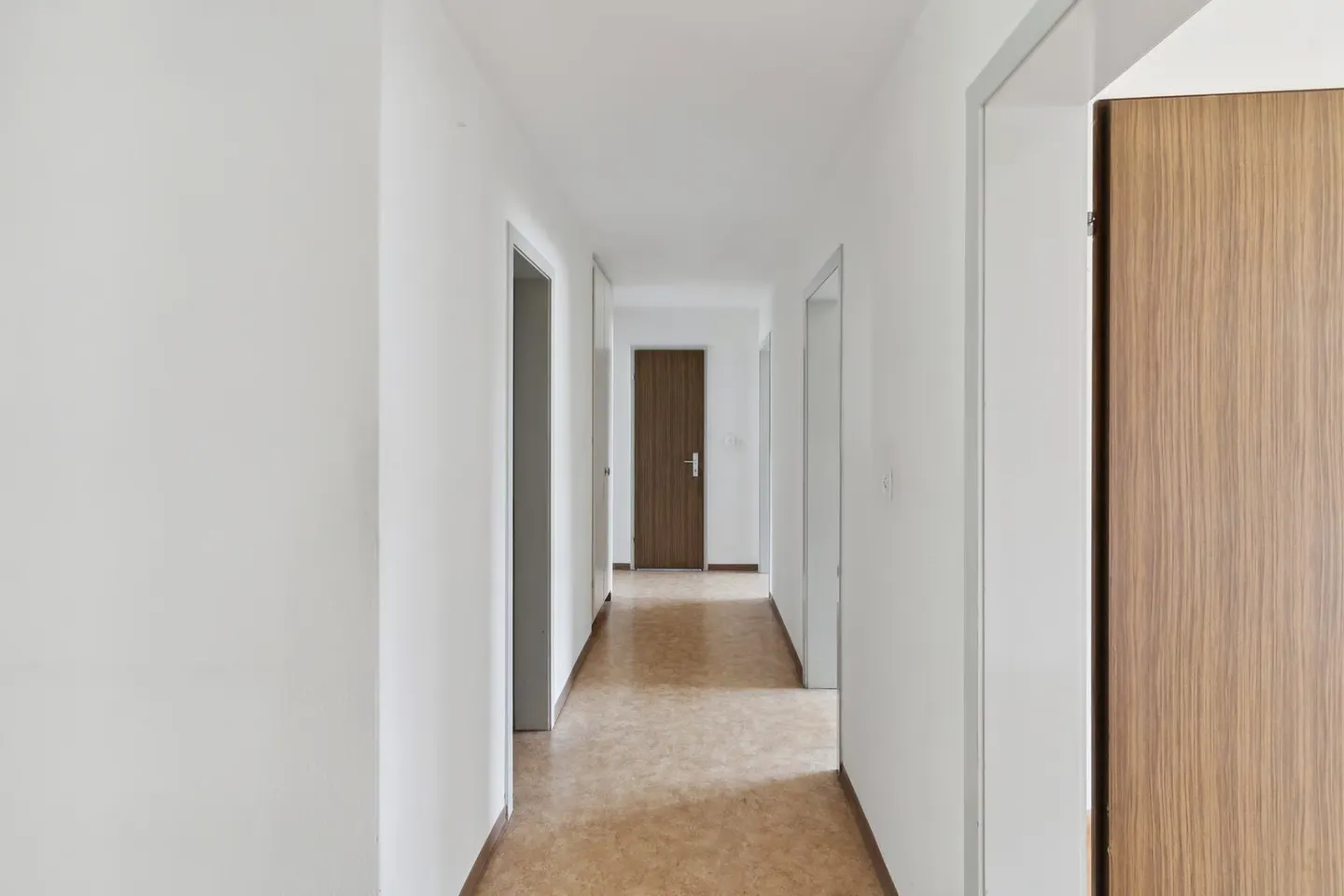 Appartement de 6 pièces à Wetzikon - limité jusqu'au 31.07.2027 - Photo 8 sur 9