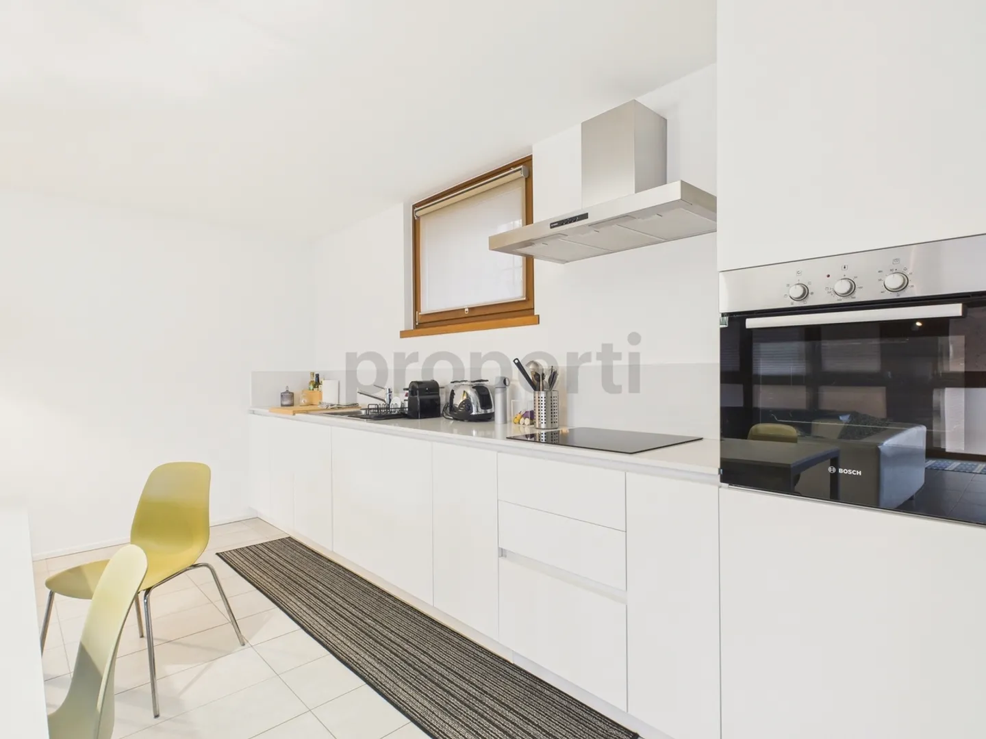 Appartement élégant de 3,5 pièces avec balcon, entièrement rénové dans un complexe de cour à Stabio - Photo 5 sur 12