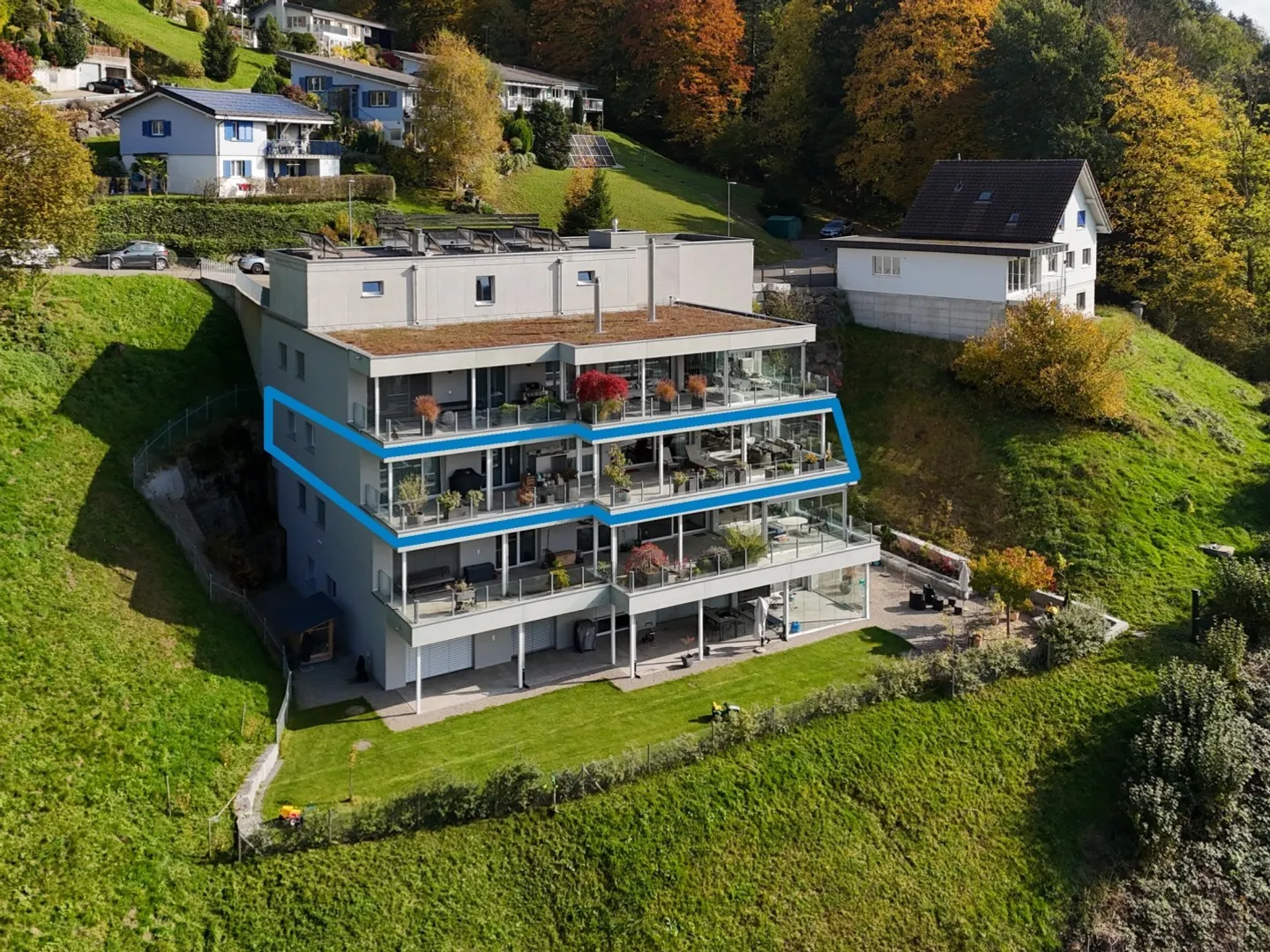 Exclusive terrace apartment with breathtaking views into the green - Photo 1 of 9