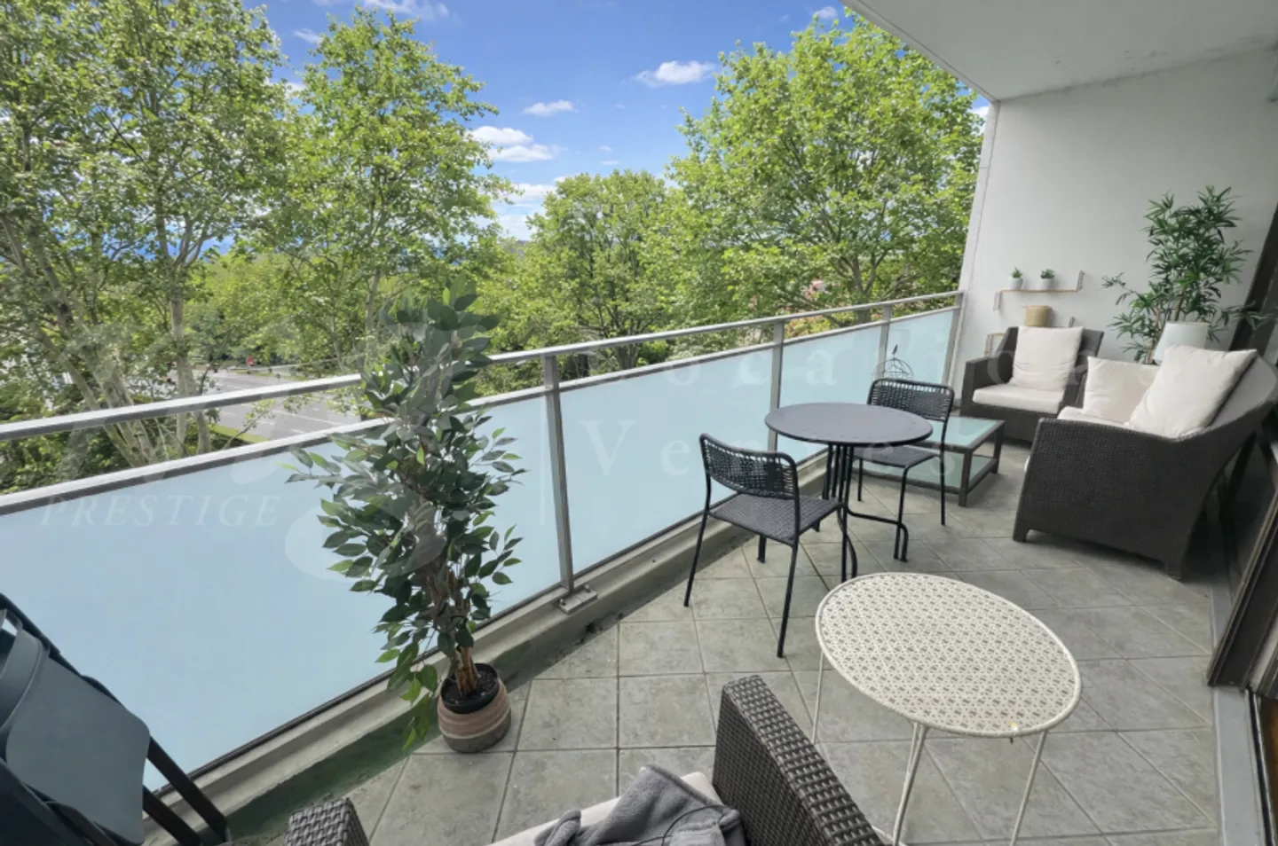 APPARTAMENTO CON 2 CAMERE - ARREDATO - GRANDE BALCONE - Foto 1 di 8