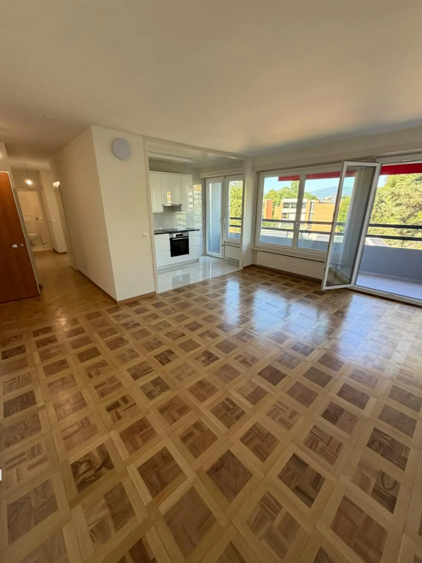 4-room apartment - Photo 1 of 9