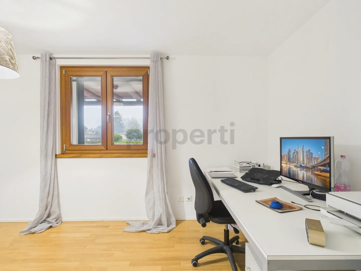 Appartement élégant de 3,5 pièces avec balcon, entièrement rénové dans un complexe de cour à Stabio - Photo 8 sur 12