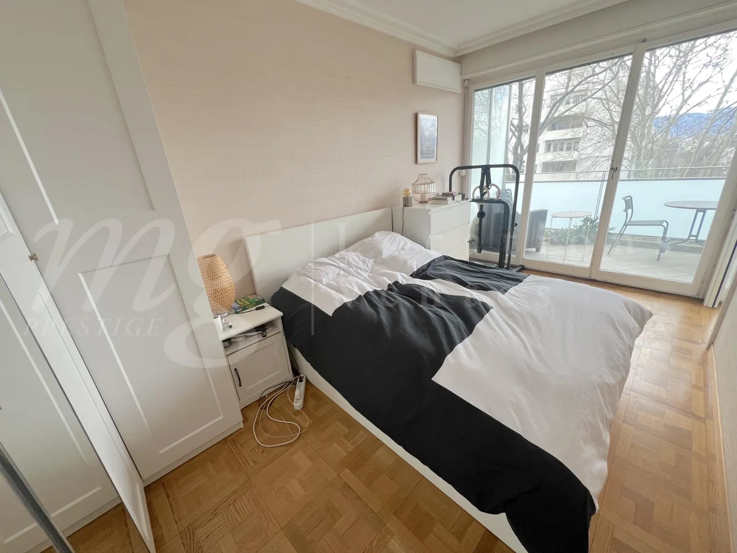 APPARTAMENTO CON 2 CAMERE - ARREDATO - GRANDE BALCONE - Foto 6 di 8