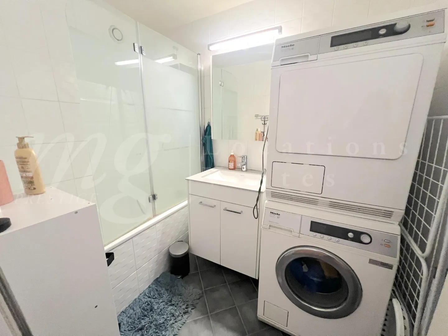 APPARTAMENTO CON 2 CAMERE - ARREDATO - GRANDE BALCONE - Foto 7 di 8