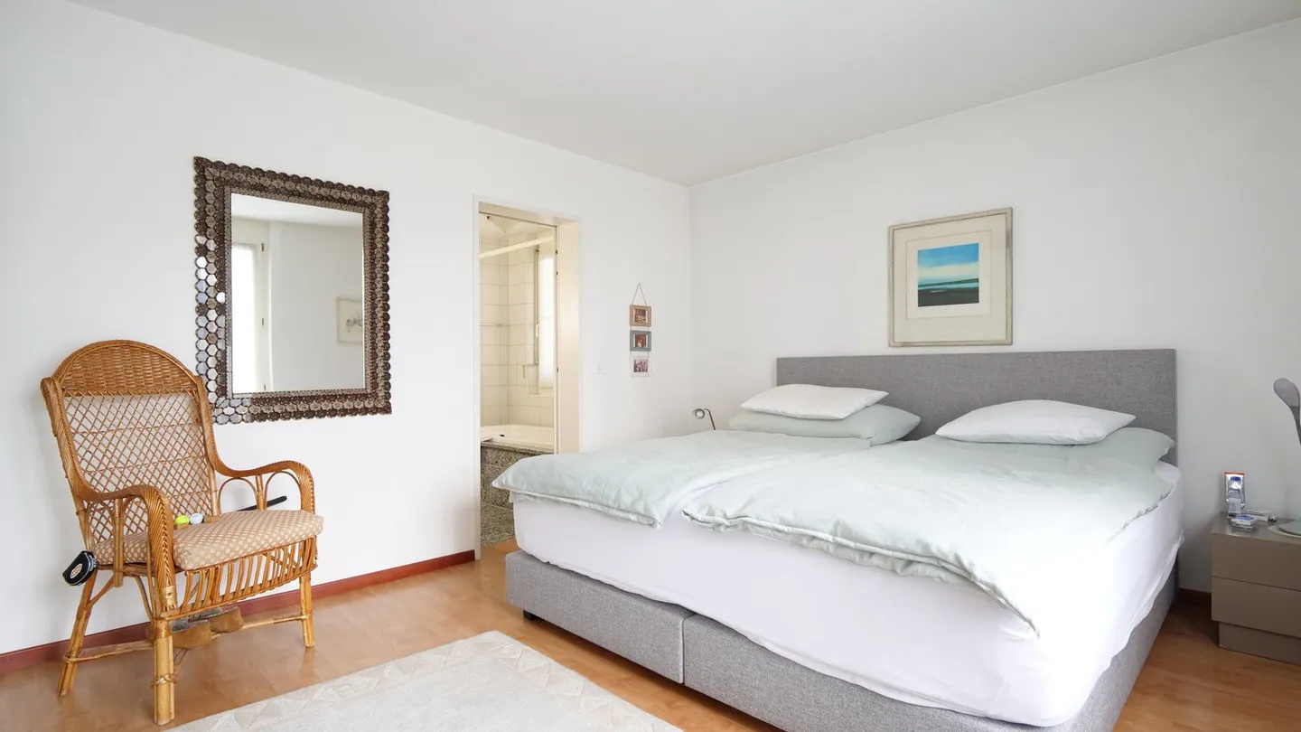 Condominio di 5 1/2 stanze con 144m2 di superficie abitabile e vista da sogno sul lago di Zurigo e sulle montagne - Foto 5 di 7