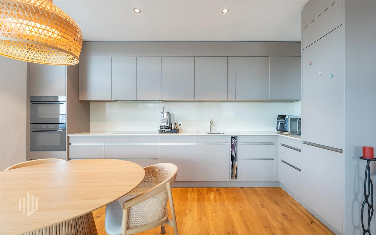 ImmoWyss - Stylish, nearly new 3.5-room apartment in a central location - Photo 4 of 8