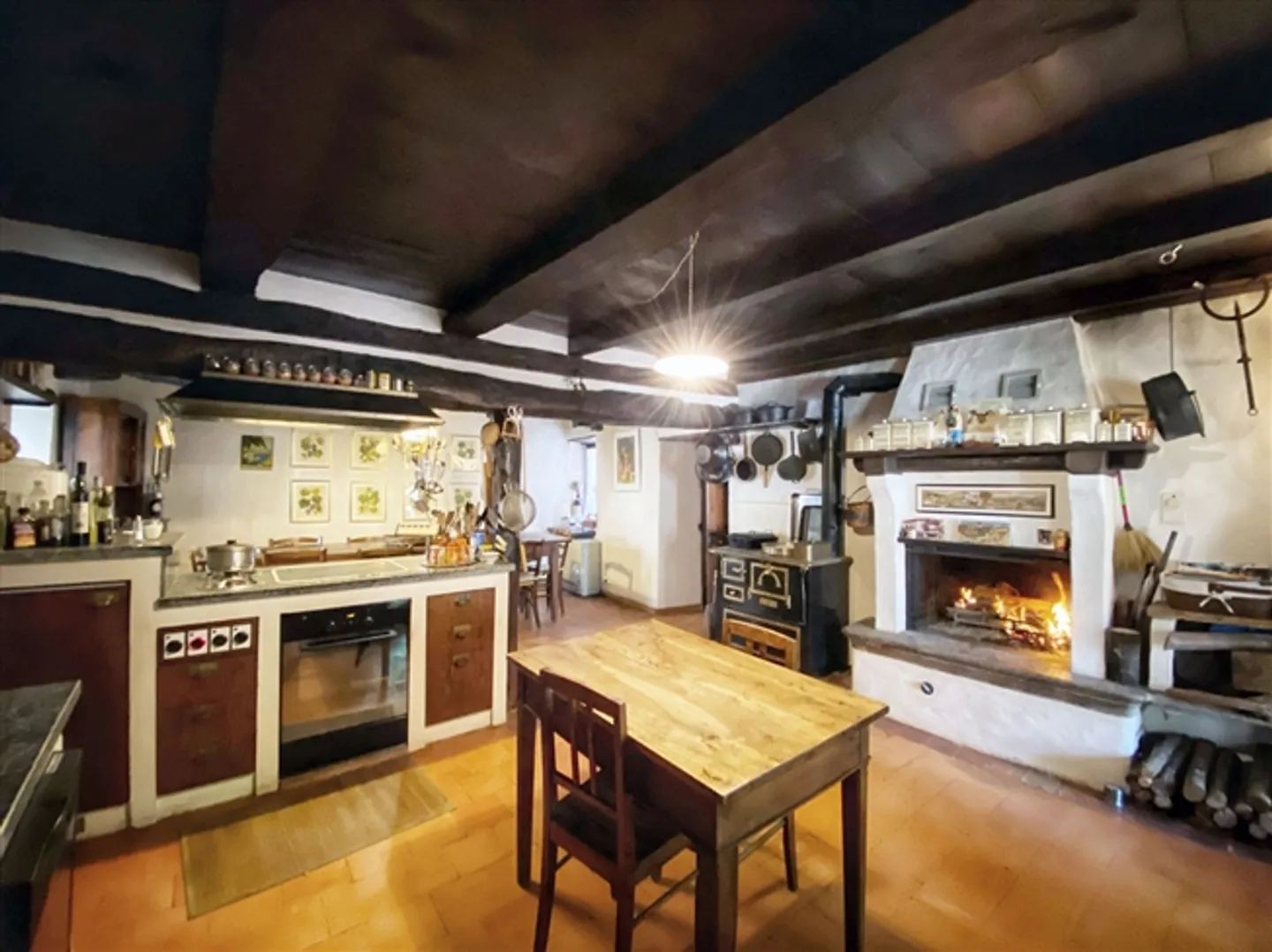 MAGNIFICENT THREE-FAMILY PATRICIAN HOUSE - Photo 8 of 17