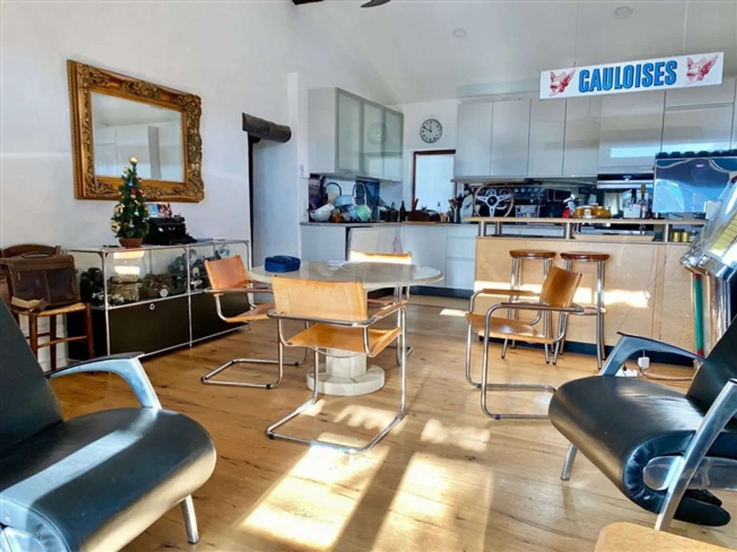 MAGNIFICENT THREE-FAMILY PATRICIAN HOUSE - Photo 13 of 17