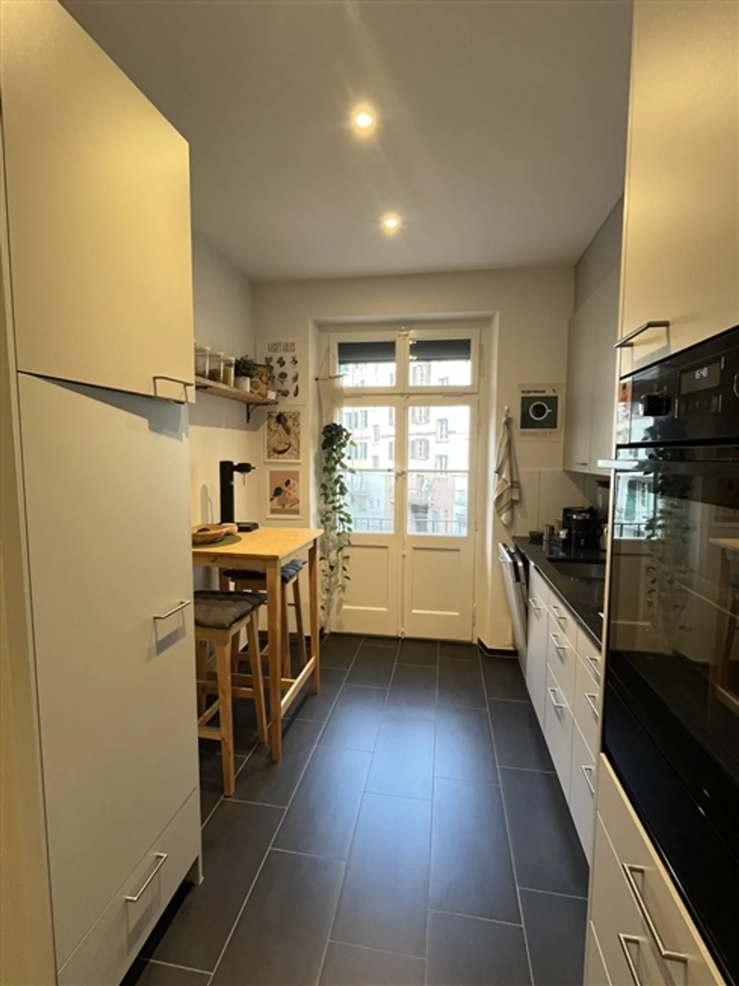 APPARTAMENTO 3 STANZE A BERN, ARREDATO, TEMPORANEO - Foto 2 di 4