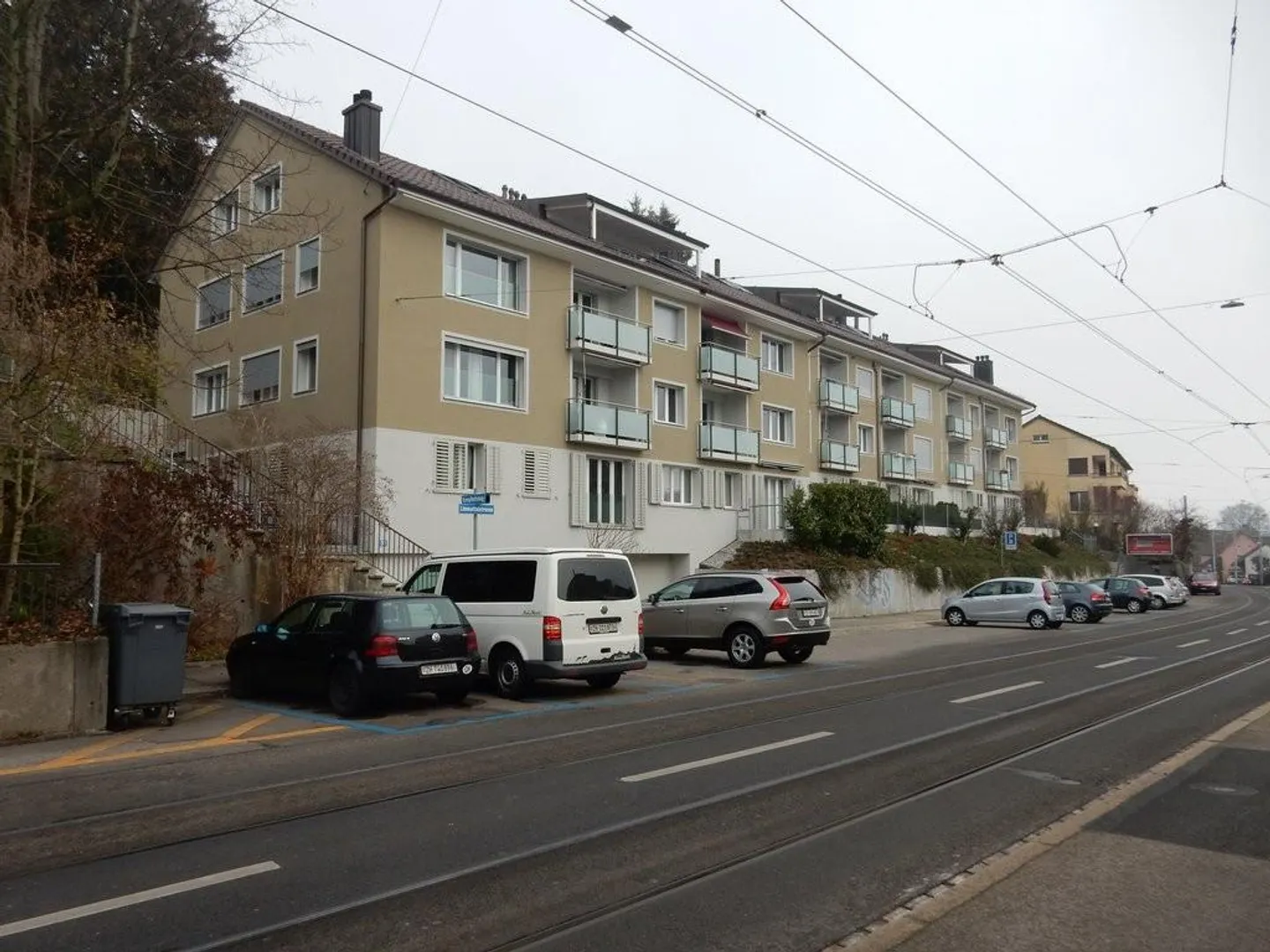 Moderno appartamento di 2,5 stanze in affitto a Zurigo Höngg - Foto 1 di 8