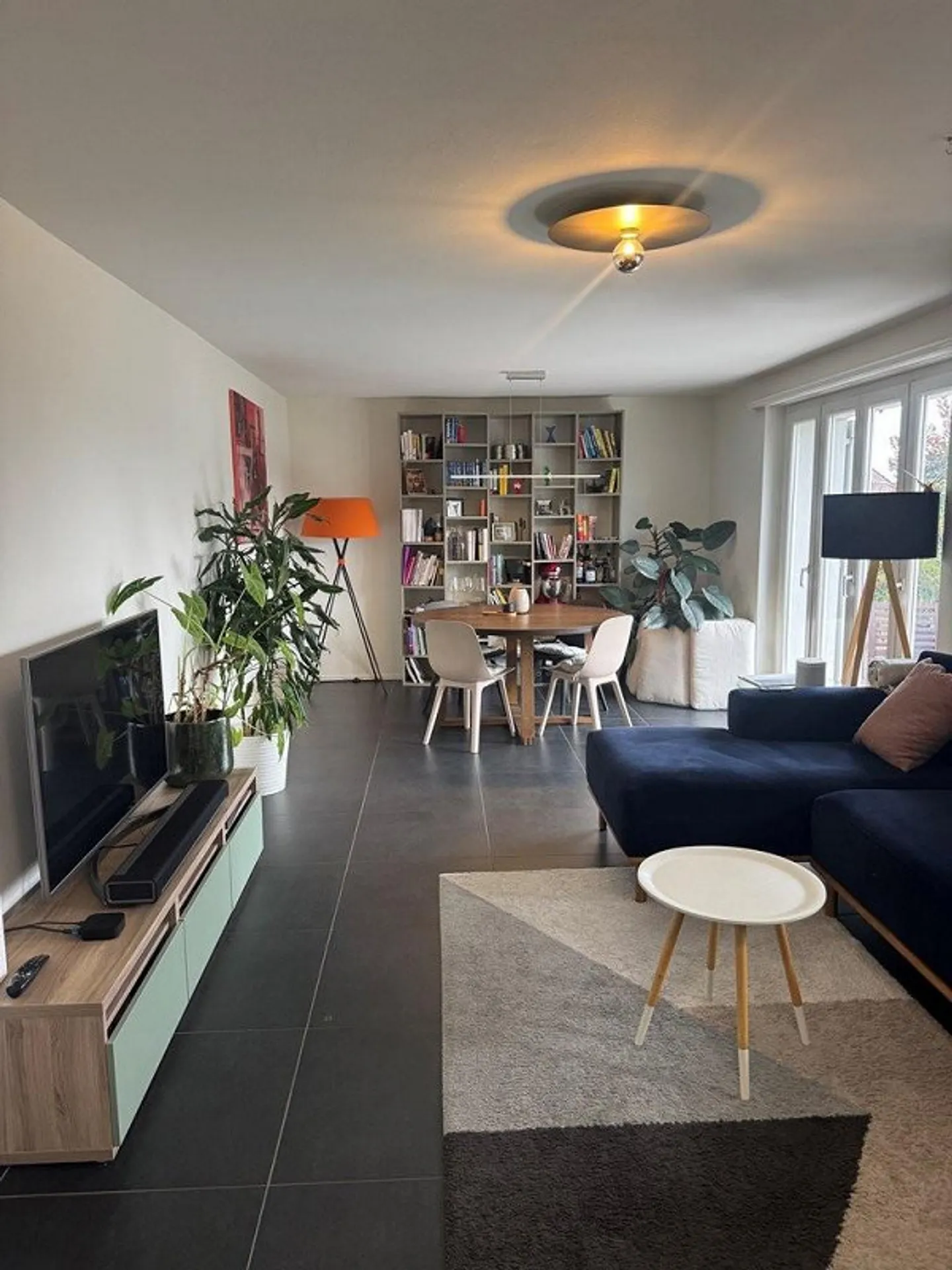 Moderno appartamento di 2,5 stanze in affitto a Zurigo Höngg - Foto 2 di 8
