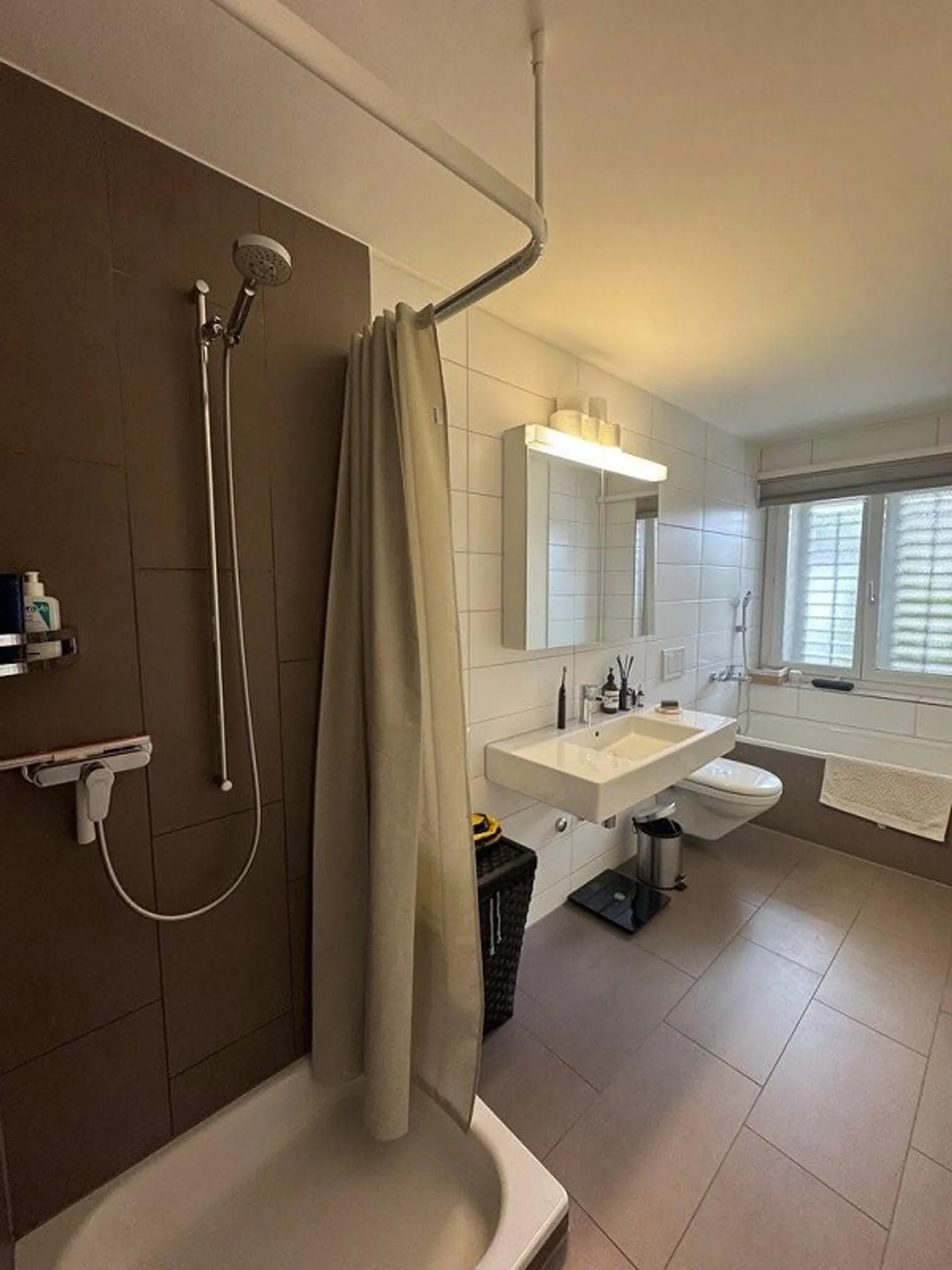 Moderno appartamento di 2,5 stanze in affitto a Zurigo Höngg - Foto 7 di 8
