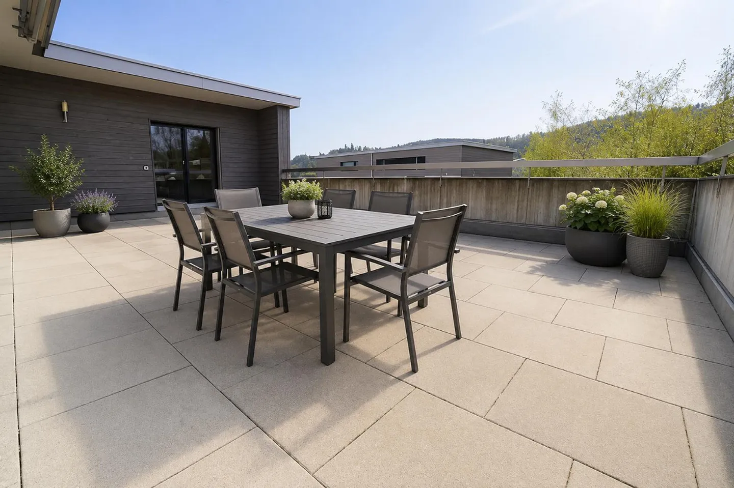 Moderne Attikawohnung mit Terrassen - Foto 3 von 9