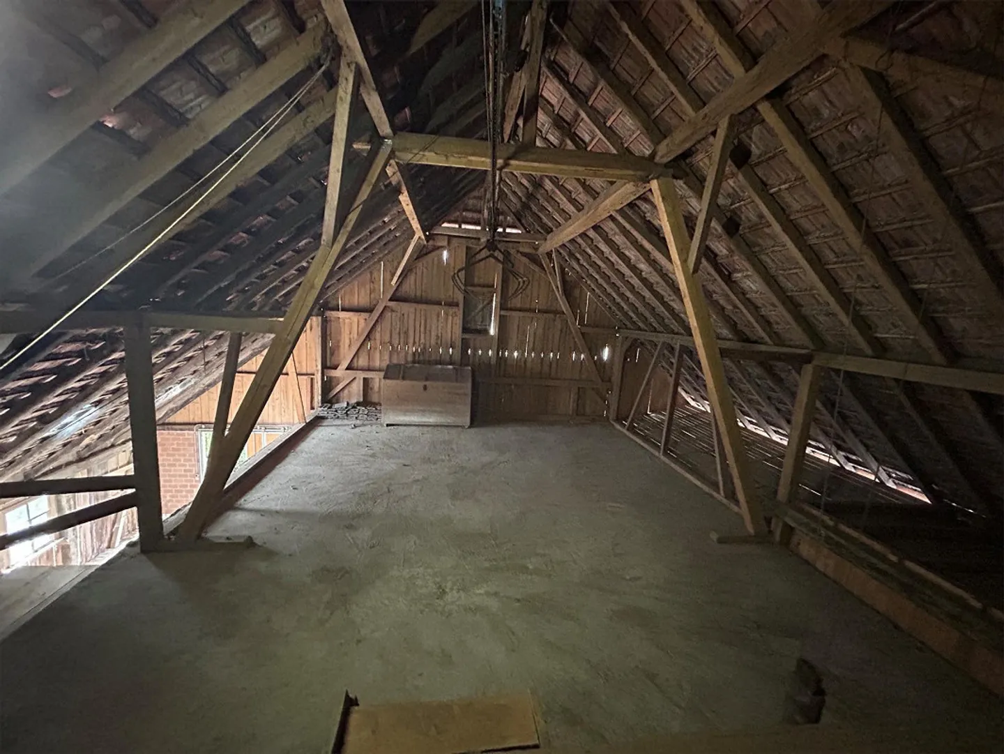 Double garage avec fenêtre et espace de stockage - Idéal pour un commerce calme - Photo 5 sur 5