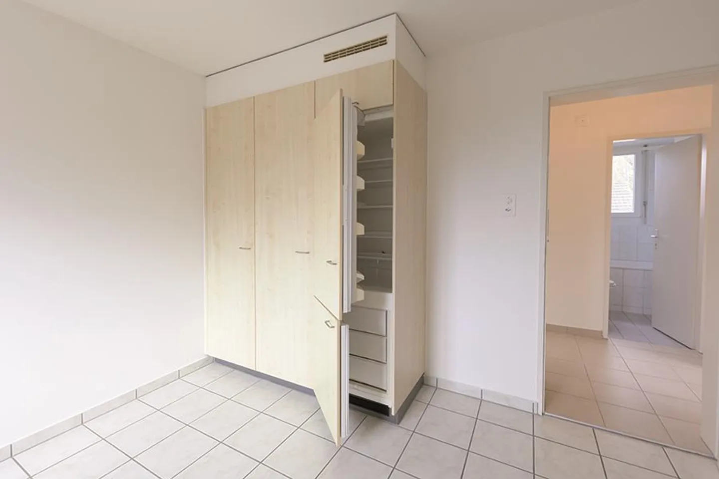 For singles or commuters - Photo 3 of 12