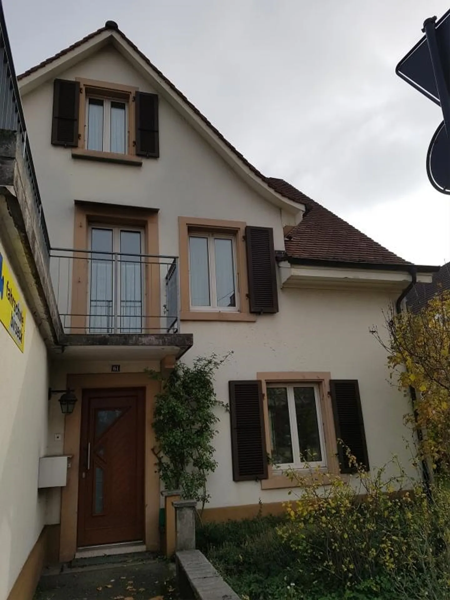 grosser Hausteil zentral gelegen mit grossem separatem Raum im EG - Foto 1 von 14