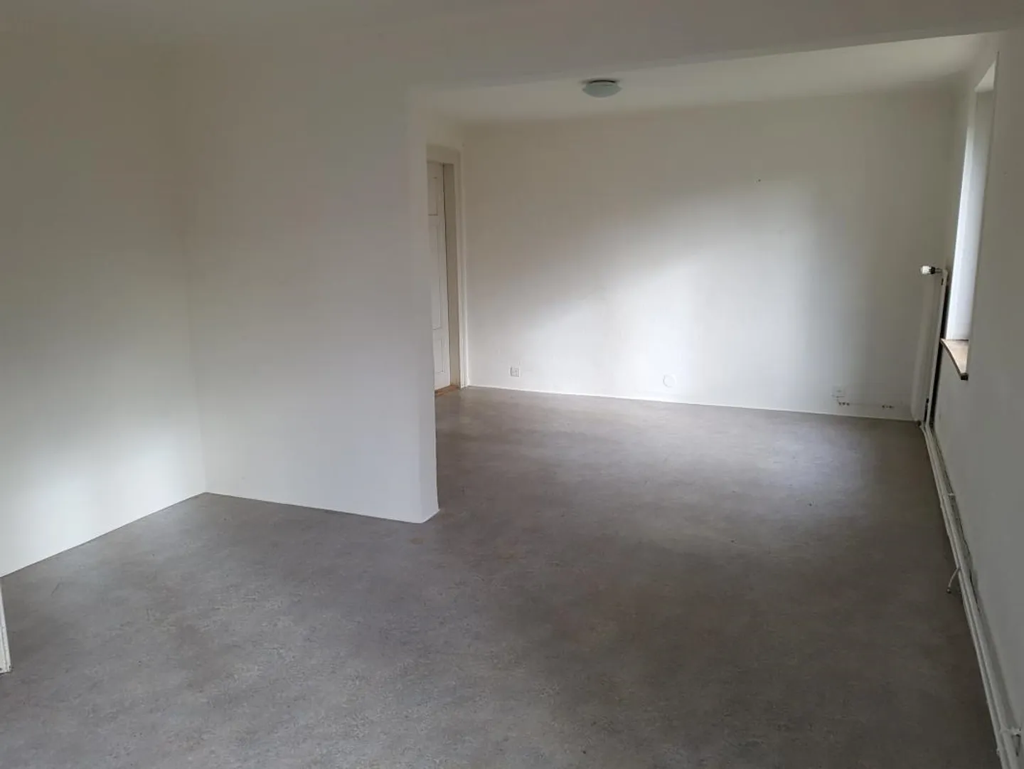 grosser Hausteil zentral gelegen mit grossem separatem Raum im EG - Foto 2 von 14
