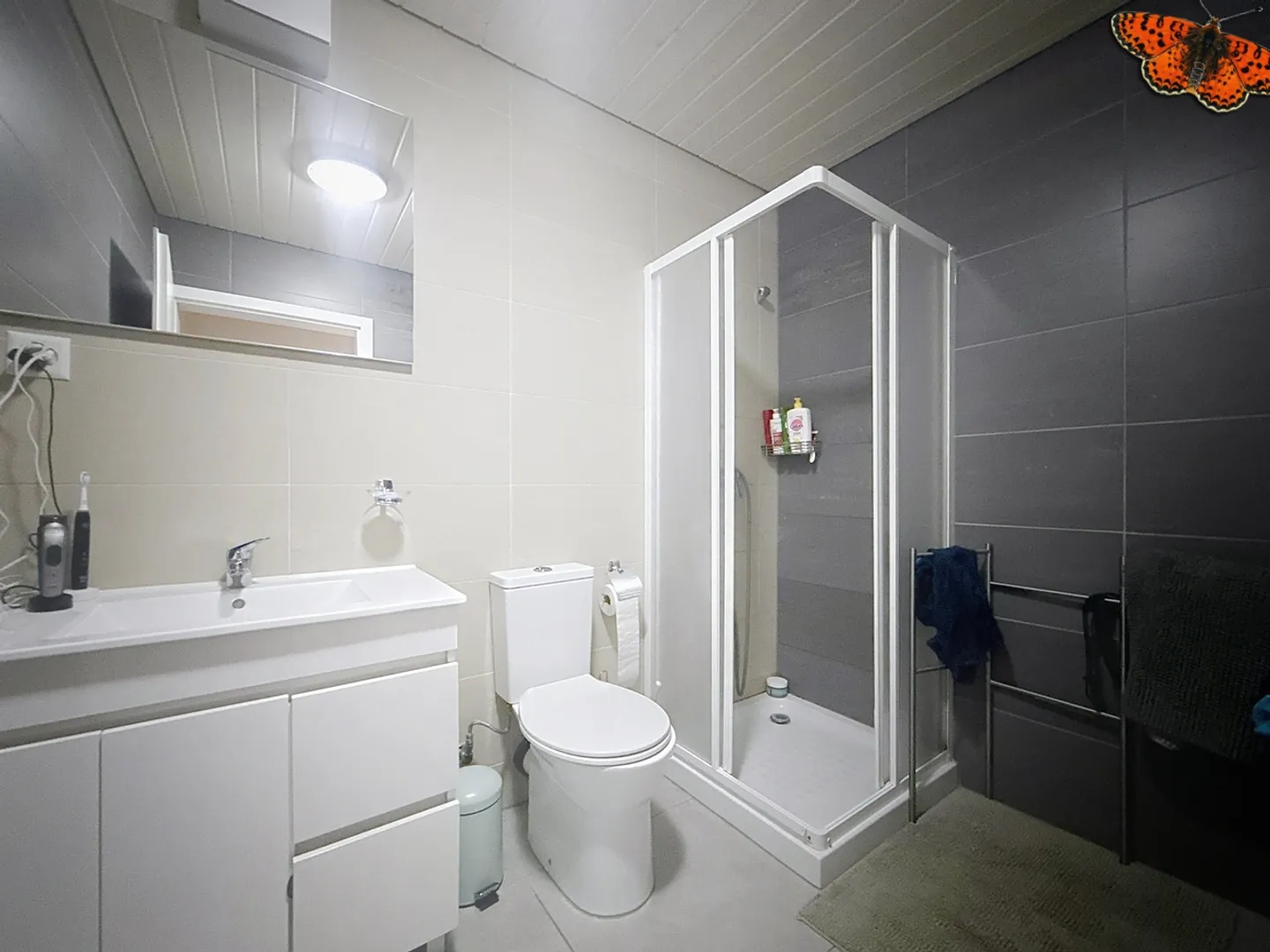 GERÄUMIGE 3 ½ ZIMMER - Mit einer Terrasse - Foto 8 von 10