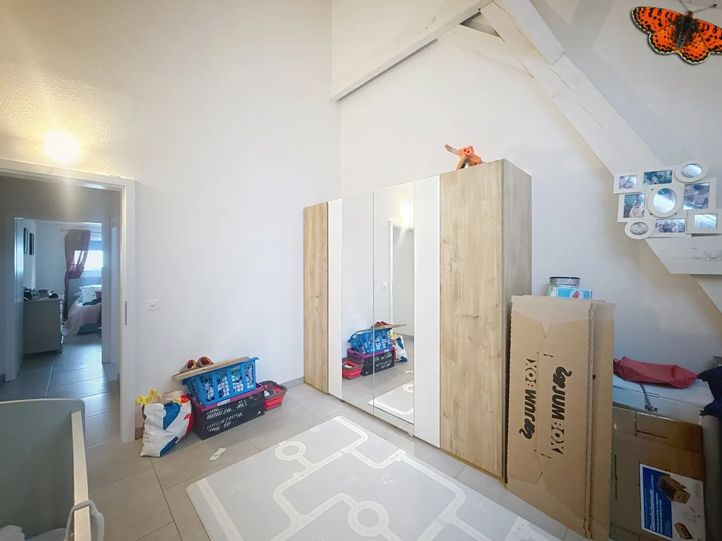 GERÄUMIGE 3 ½ ZIMMER - Mit einer Terrasse - Foto 9 von 10