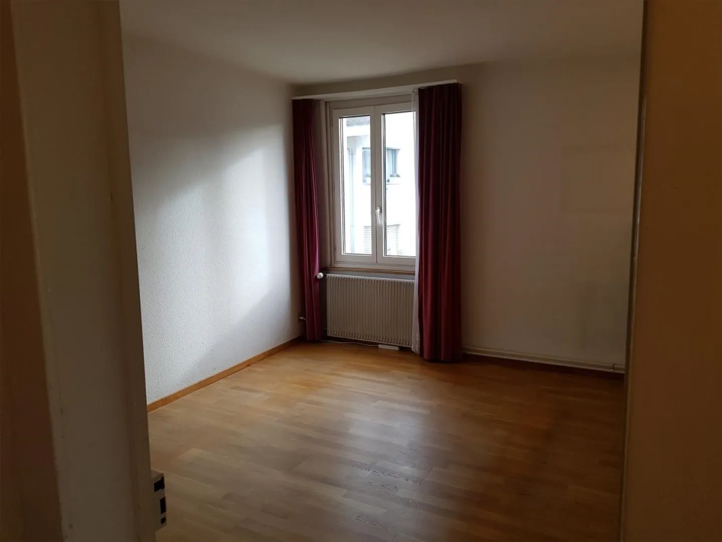 grosser Hausteil zentral gelegen mit grossem separatem Raum im EG - Foto 4 von 14