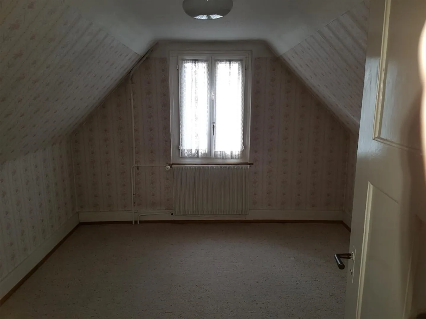 grosser Hausteil zentral gelegen mit grossem separatem Raum im EG - Foto 12 von 14