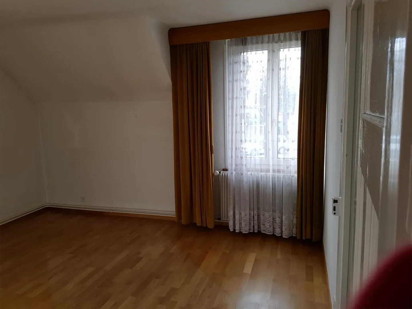 grosser Hausteil zentral gelegen mit grossem separatem Raum im EG - Foto 6 von 14