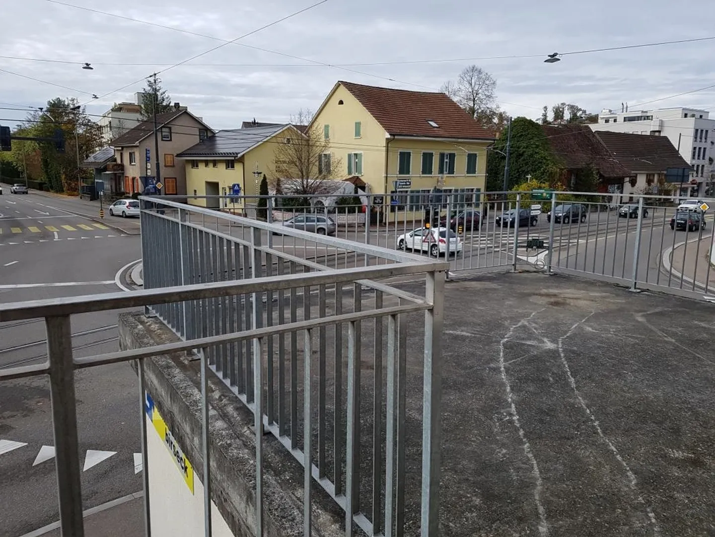 grosser Hausteil zentral gelegen mit grossem separatem Raum im EG - Foto 7 von 14